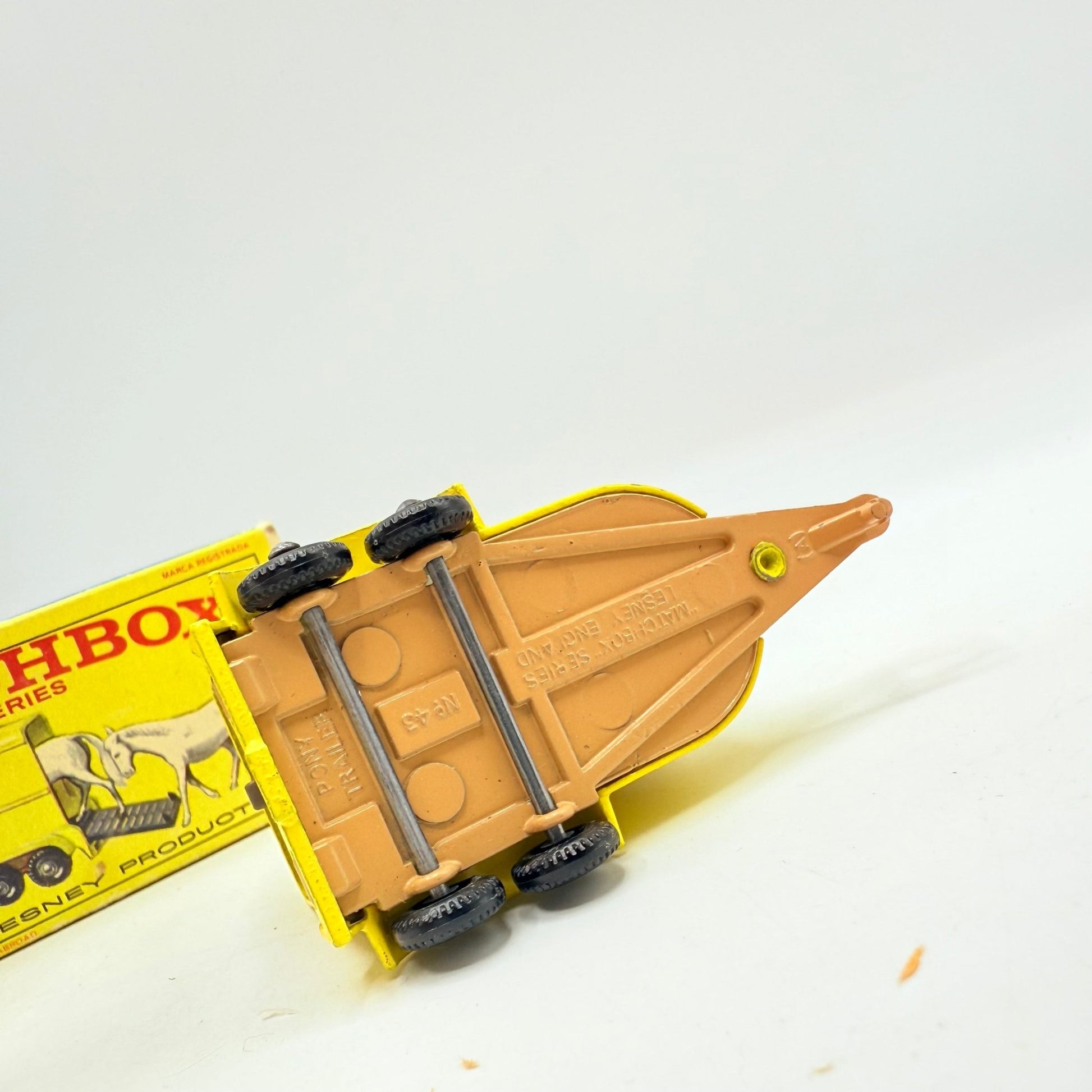 Matchbox 43c Pony Trailer Tan Base - Magic Matchbox