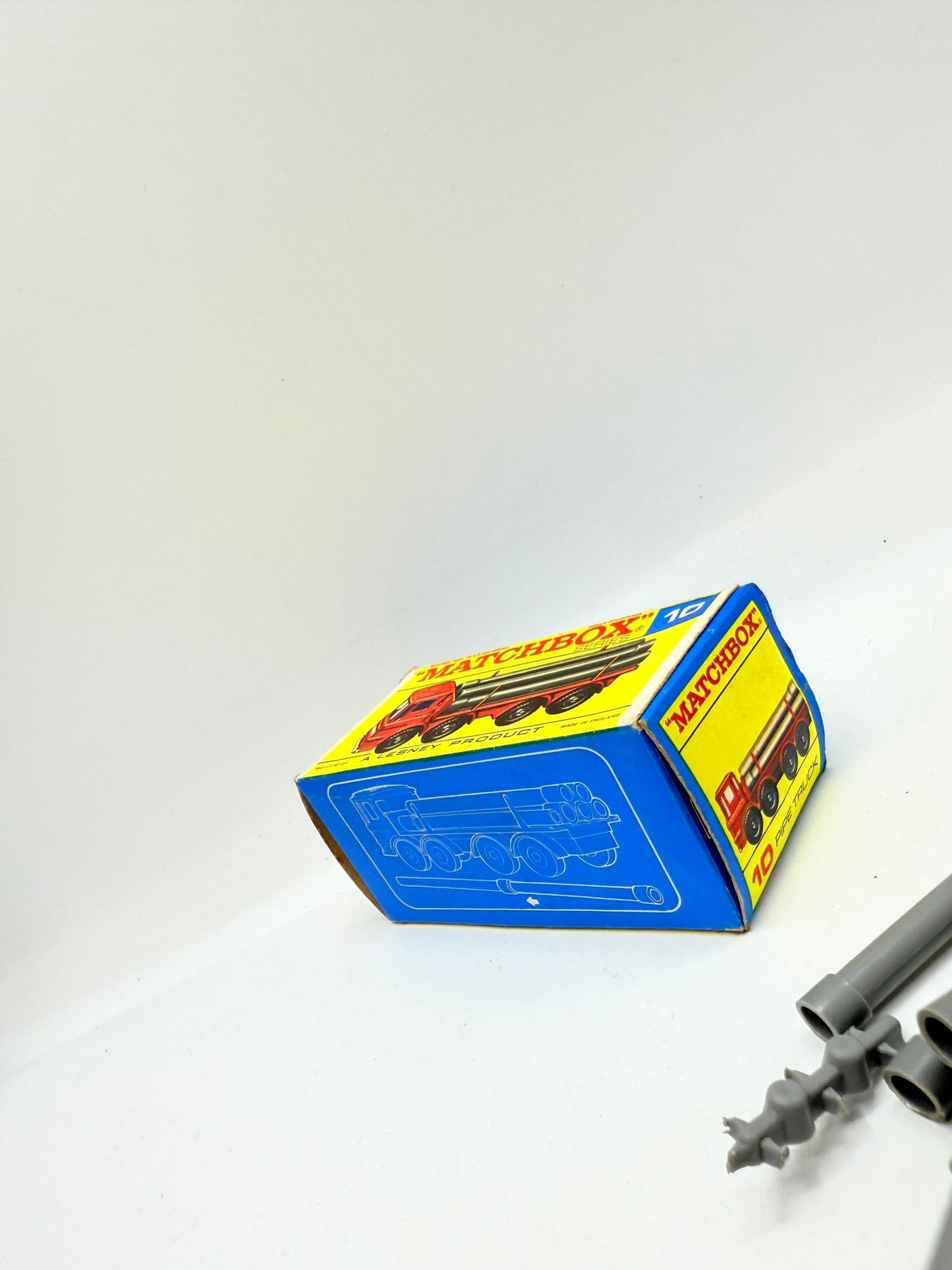 Matchbox Lesney 10d Leyland Pipe Truck Pipes (7) & F Box - Magic Matchbox