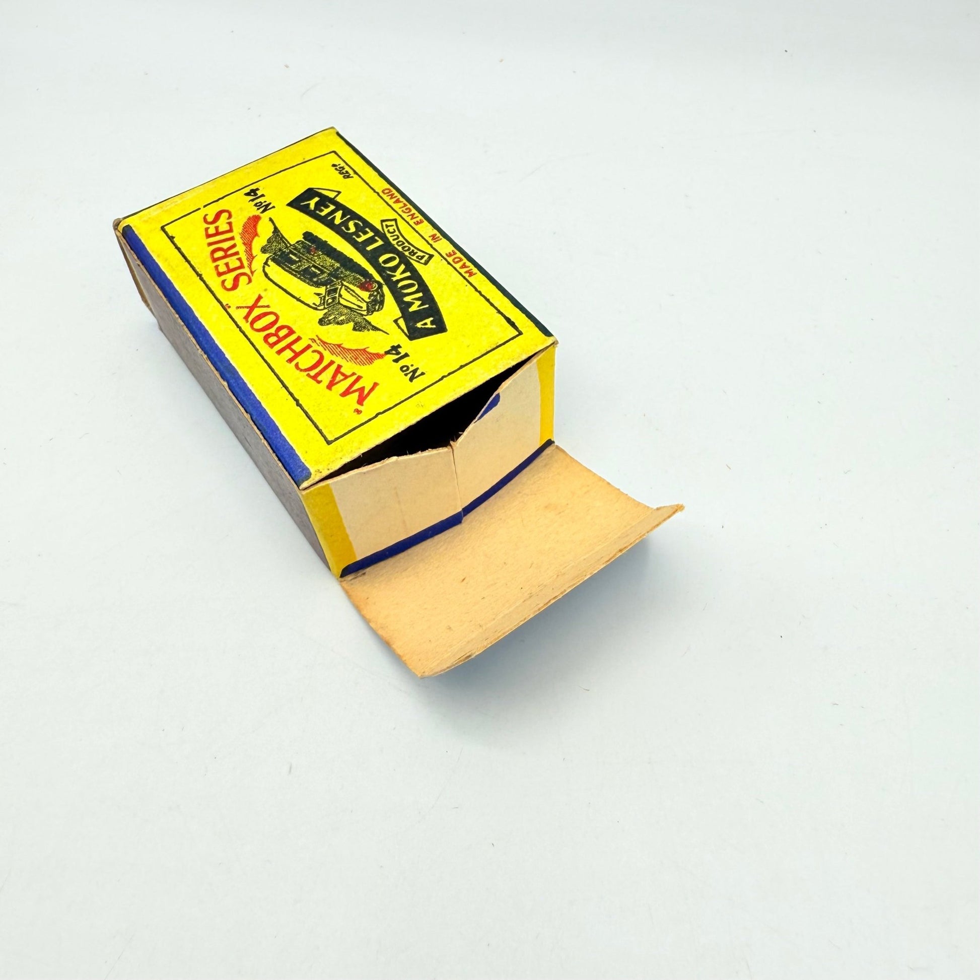 Matchbox Lesney 14a Daimler Ambulance MW - Magic Matchbox