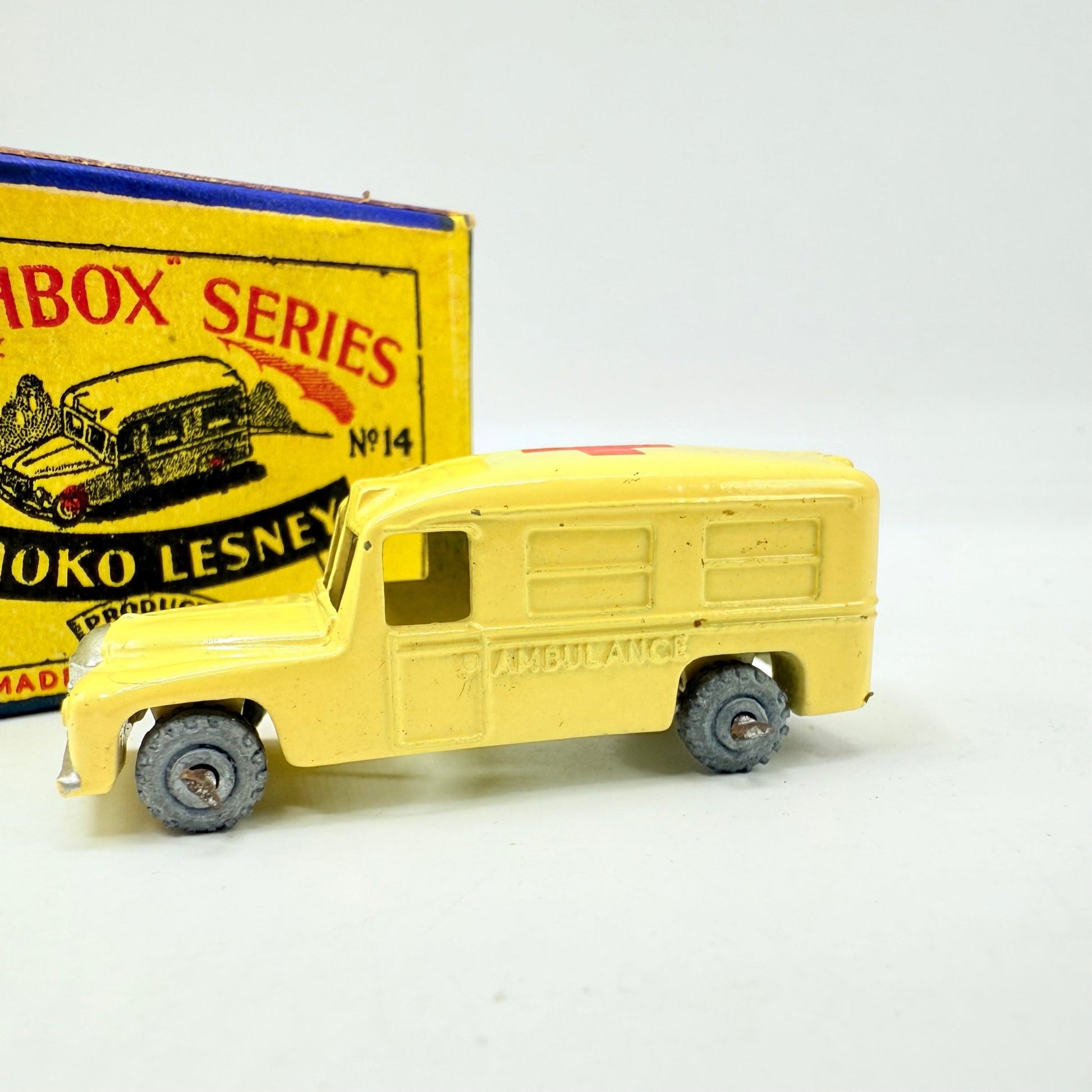 Matchbox Lesney 14a Daimler Ambulance MW - Magic Matchbox