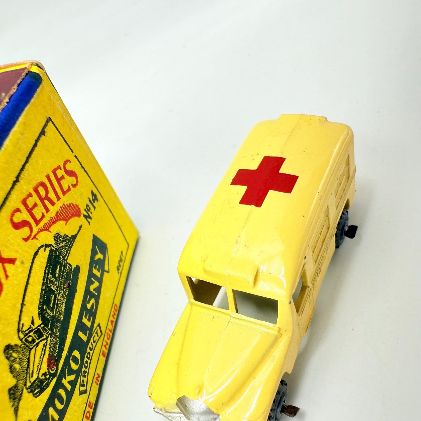 Matchbox Lesney 14a Daimler Ambulance MW - Magic Matchbox