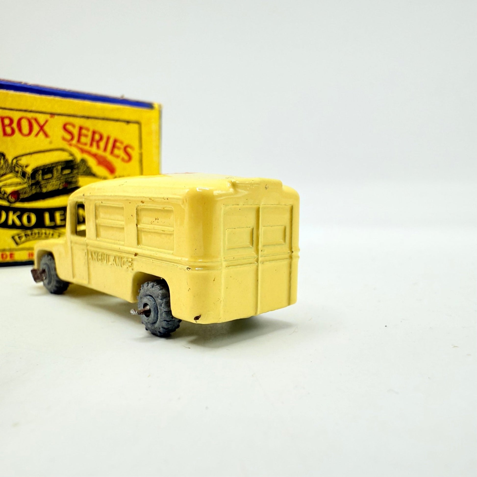 Matchbox Lesney 14a Daimler Ambulance MW - Magic Matchbox