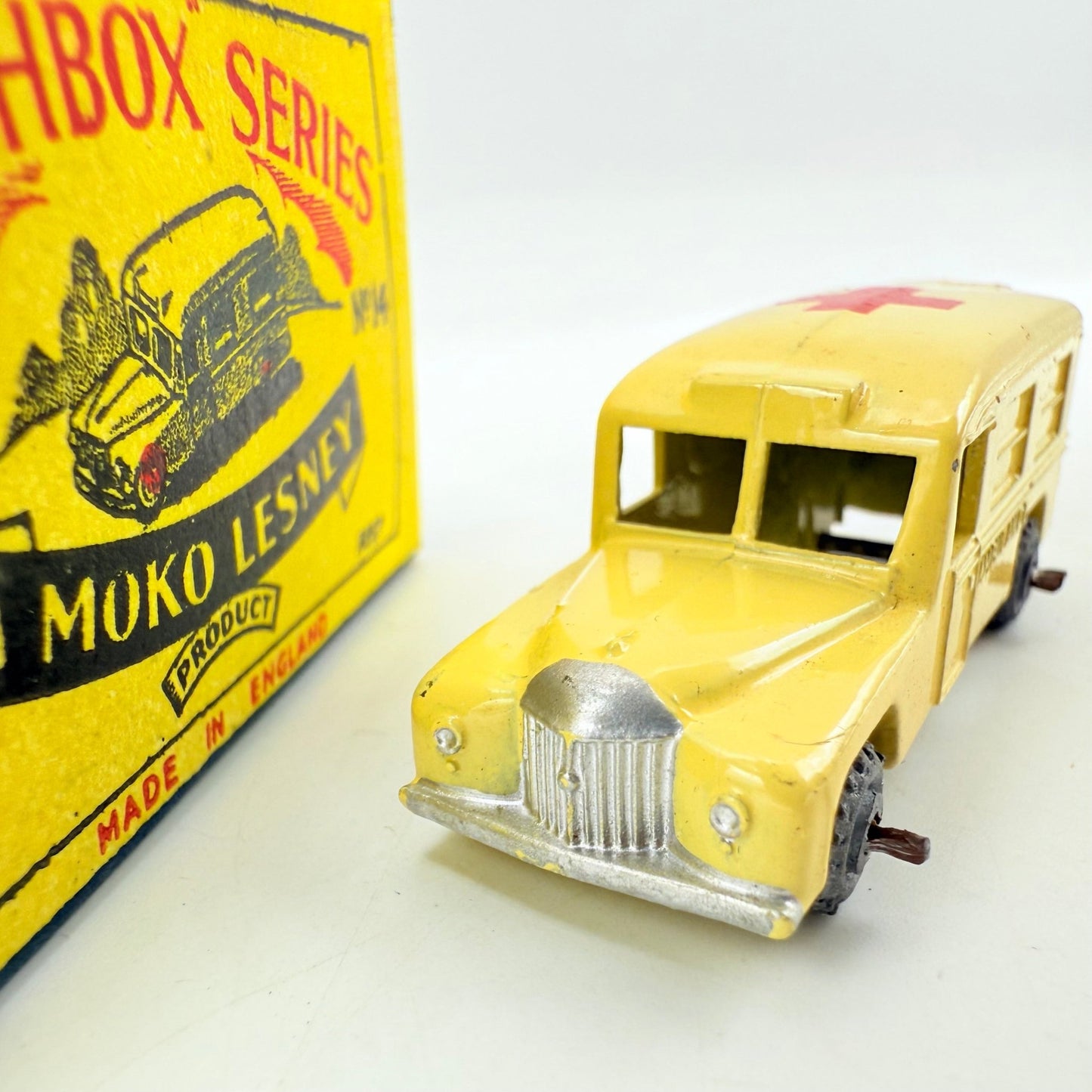 Matchbox Lesney 14a Daimler Ambulance MW - Magic Matchbox