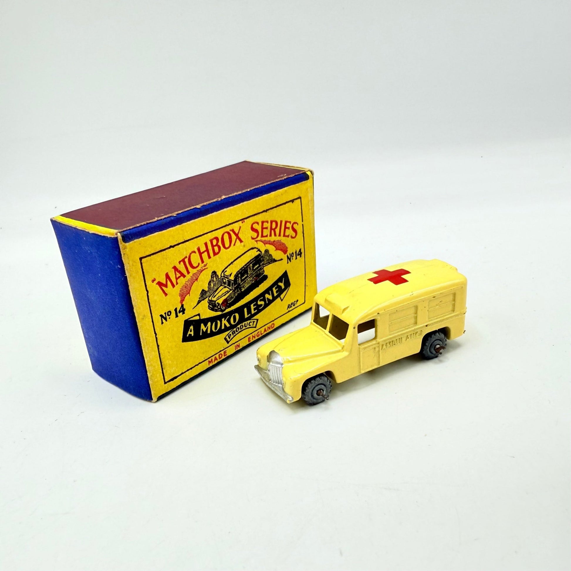 Matchbox Lesney 14a Daimler Ambulance MW - Magic Matchbox