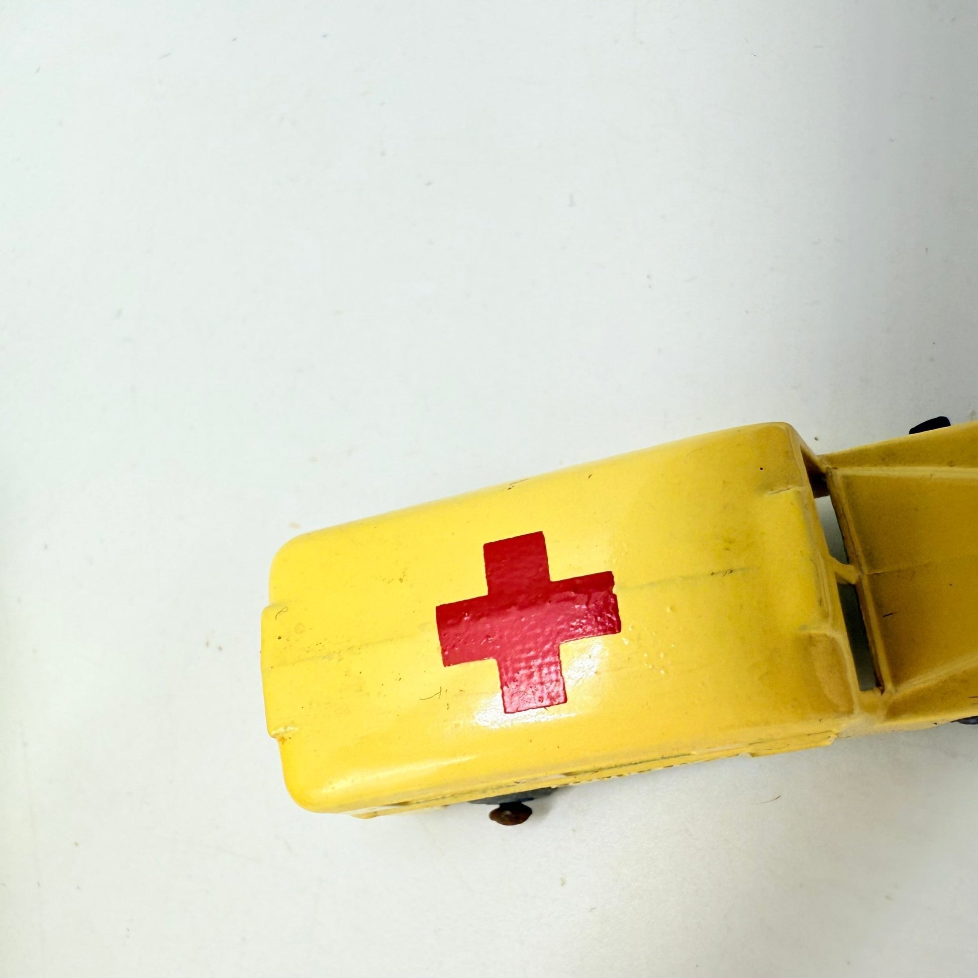 Matchbox Lesney 14a Daimler Ambulance MW - Magic Matchbox