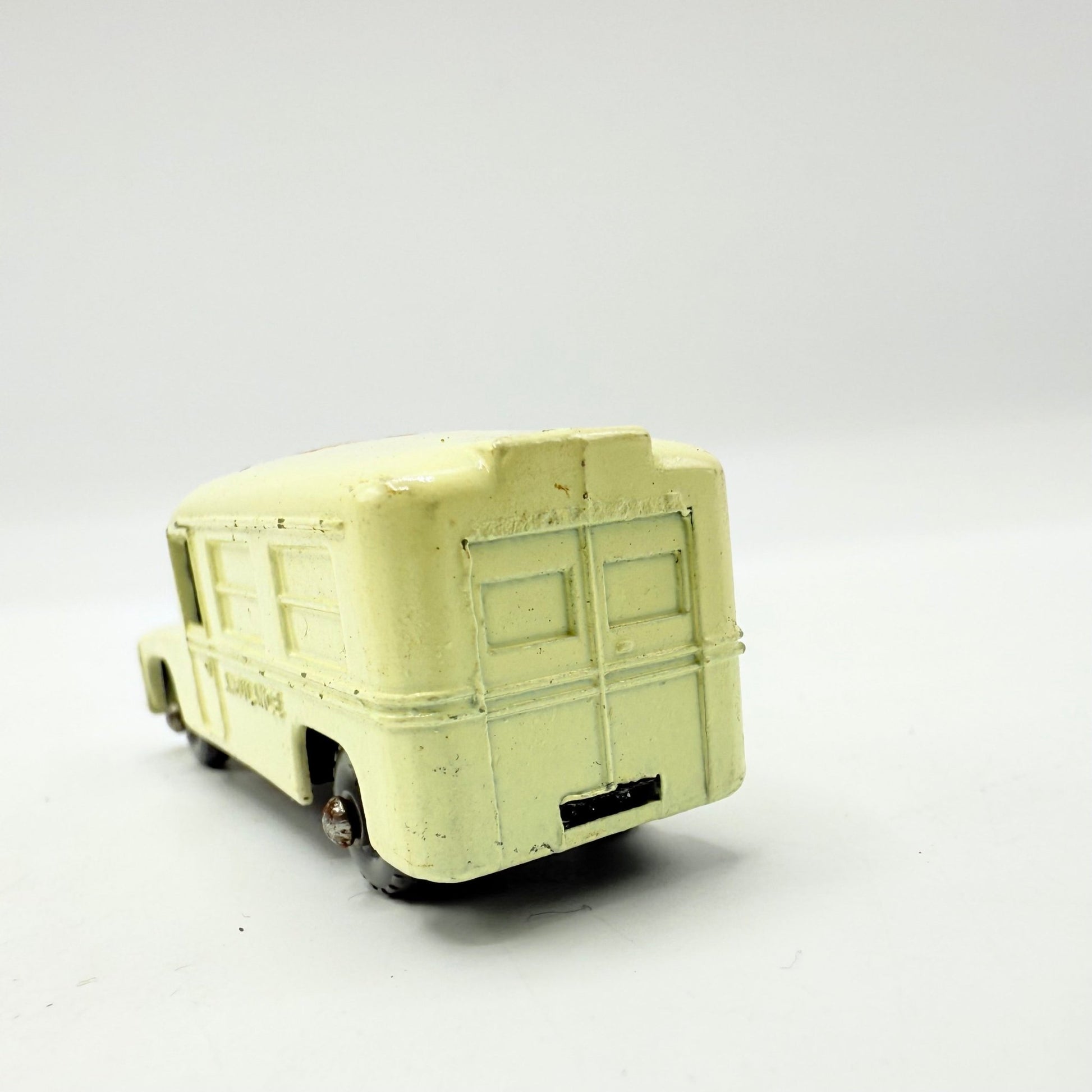 Matchbox Lesney 14b Daimler Ambulance GPW Off - white - Magic Matchbox
