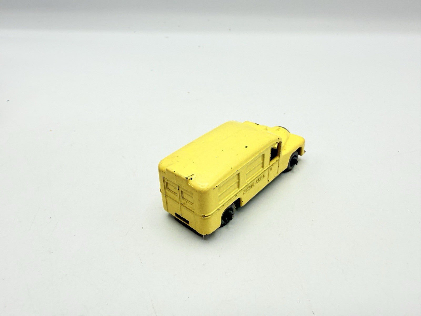 Matchbox Lesney 14b Daimler Ambulance MW Without Roof Decal Unboxed Model - Magic Matchbox