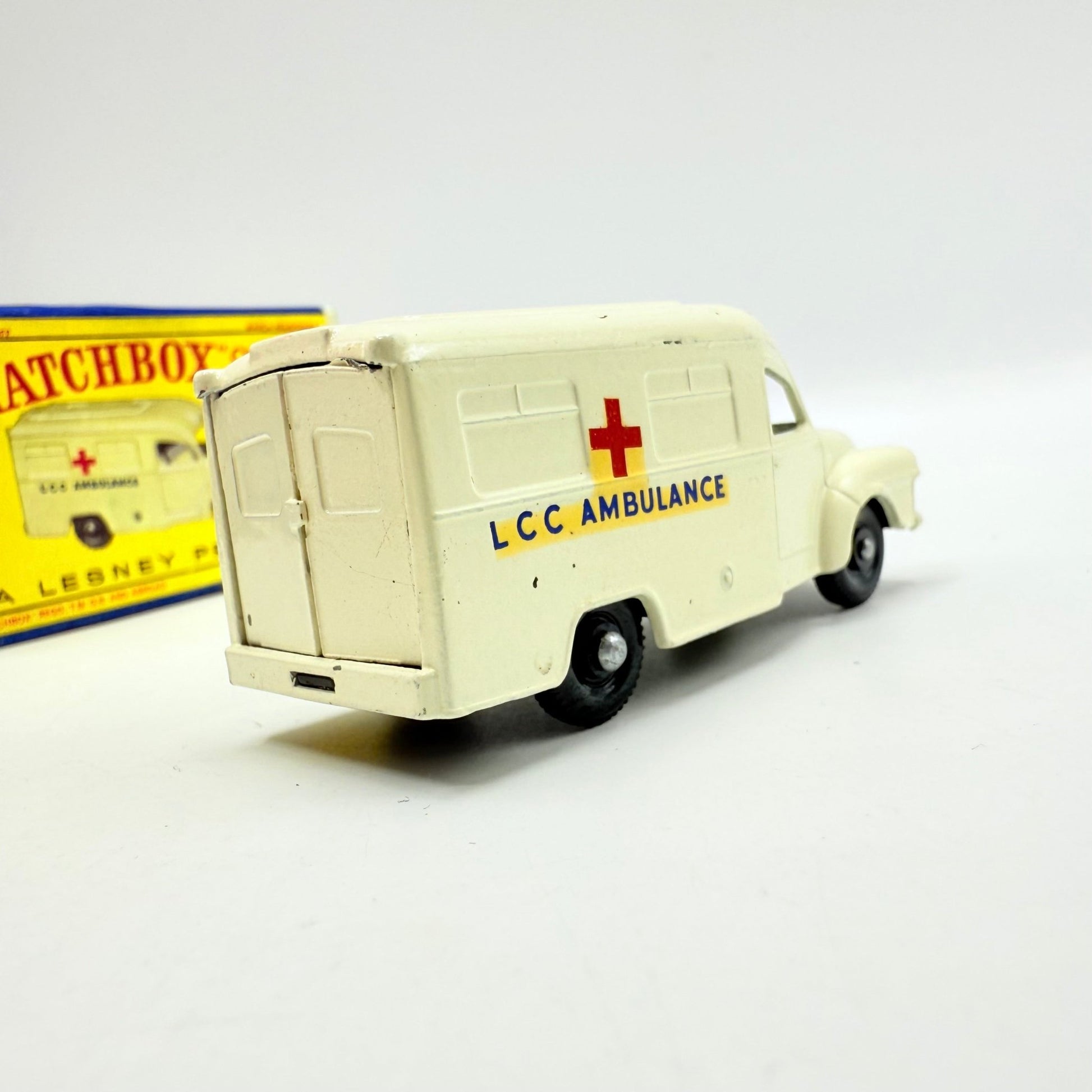 Matchbox Lesney 14c Bedford Lomas Ambulance BPW - Magic Matchbox
