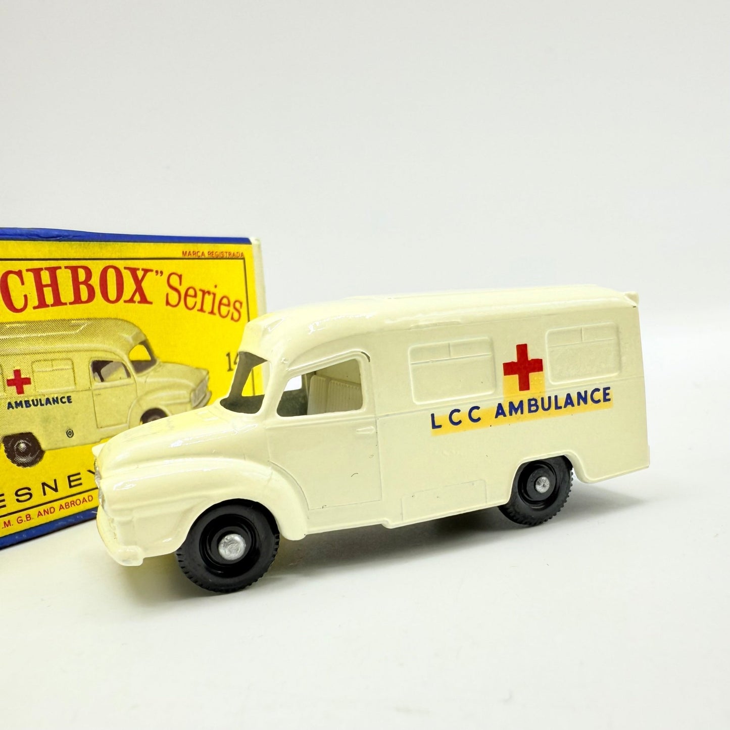Matchbox Lesney 14c Bedford Lomas Ambulance BPW - Magic Matchbox