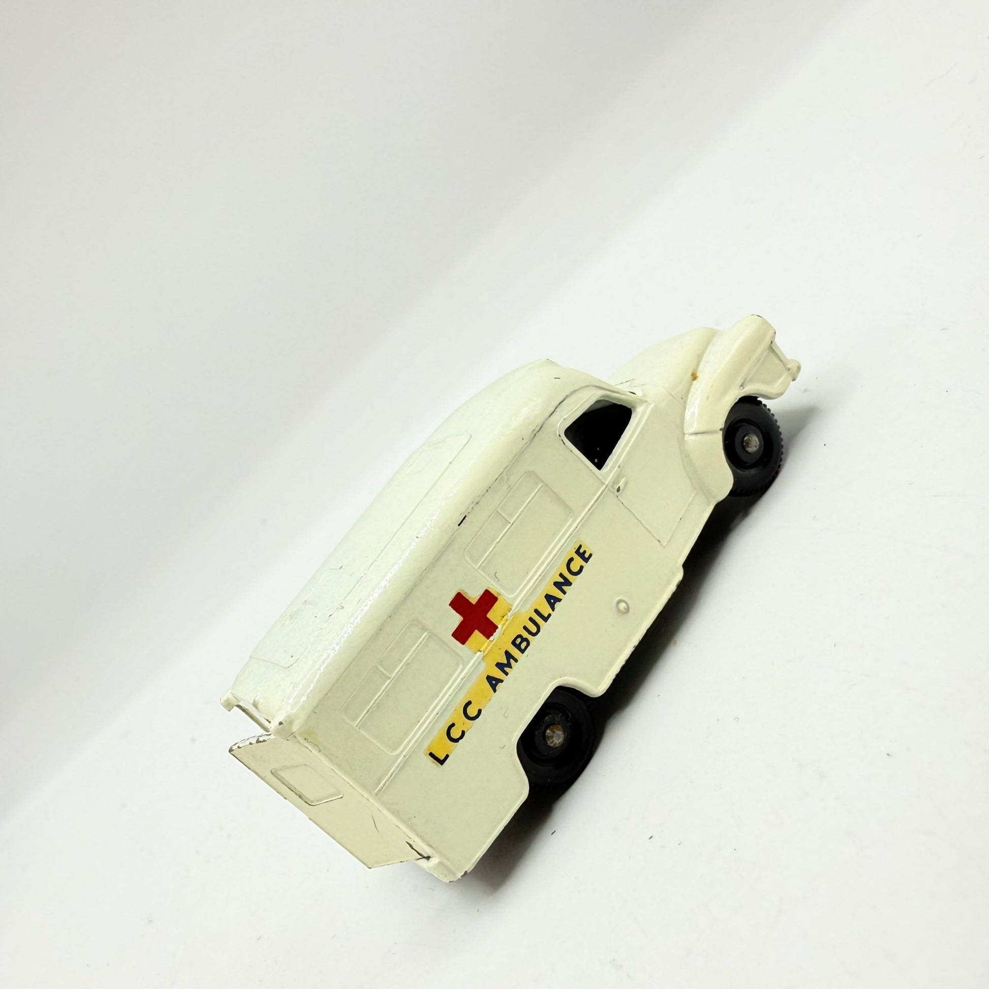 Matchbox Lesney 14c Bedford Lomas Ambulance BPW - Magic Matchbox