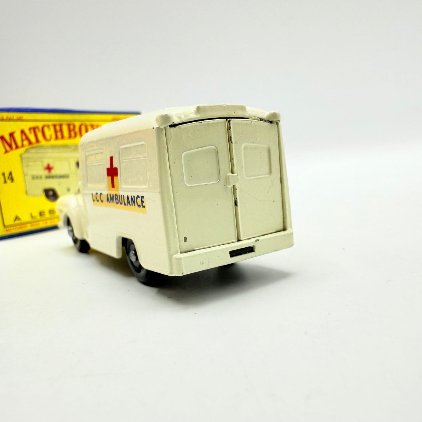 Matchbox Lesney 14c Bedford Lomas Ambulance BPW - Magic Matchbox