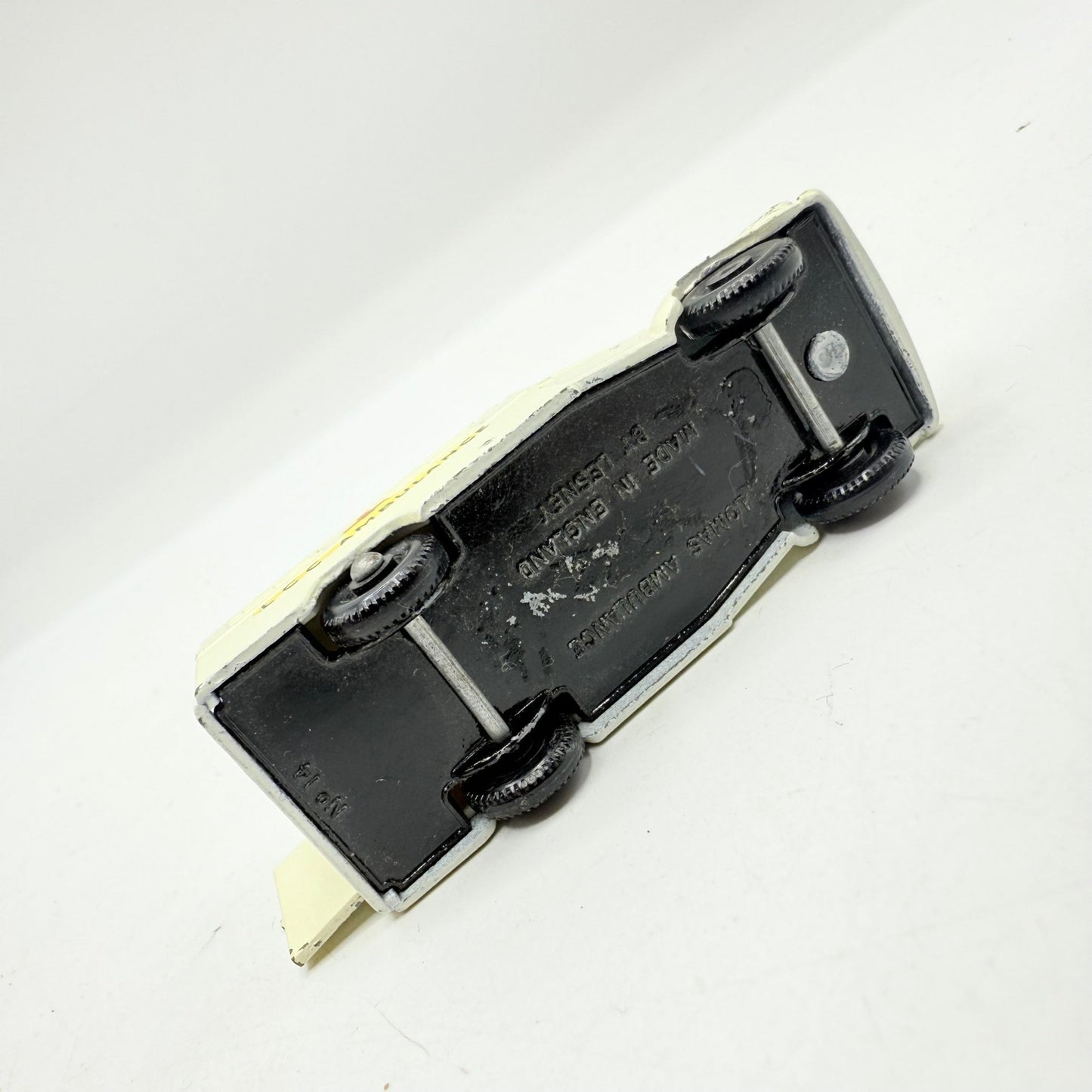 Matchbox Lesney 14c Bedford Lomas Ambulance BPW - Magic Matchbox