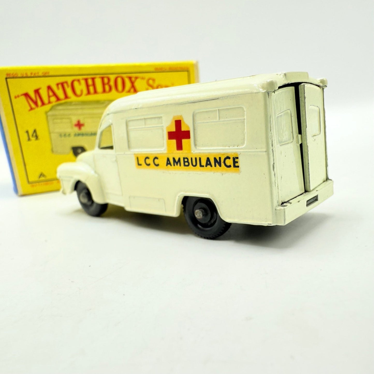 Matchbox Lesney 14c Bedford Lomas Ambulance BPW - Magic Matchbox