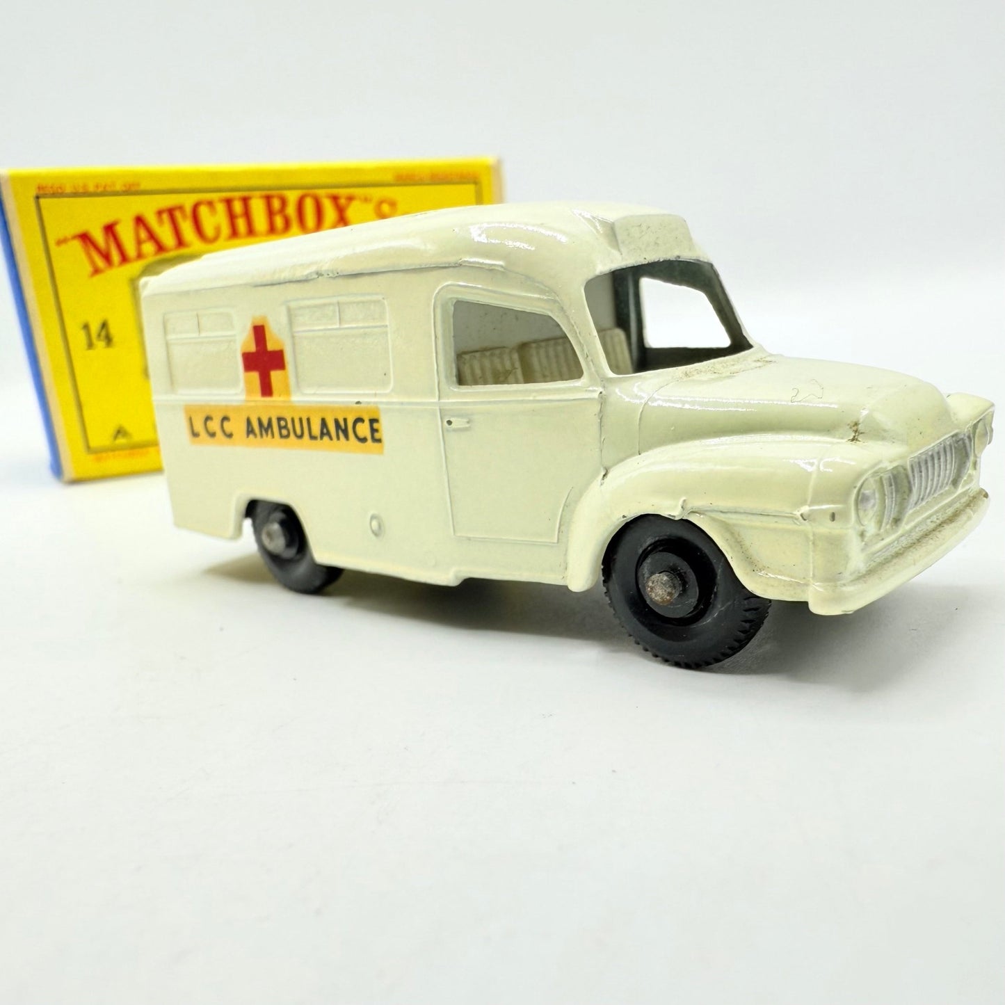 Matchbox Lesney 14c Bedford Lomas Ambulance BPW - Magic Matchbox