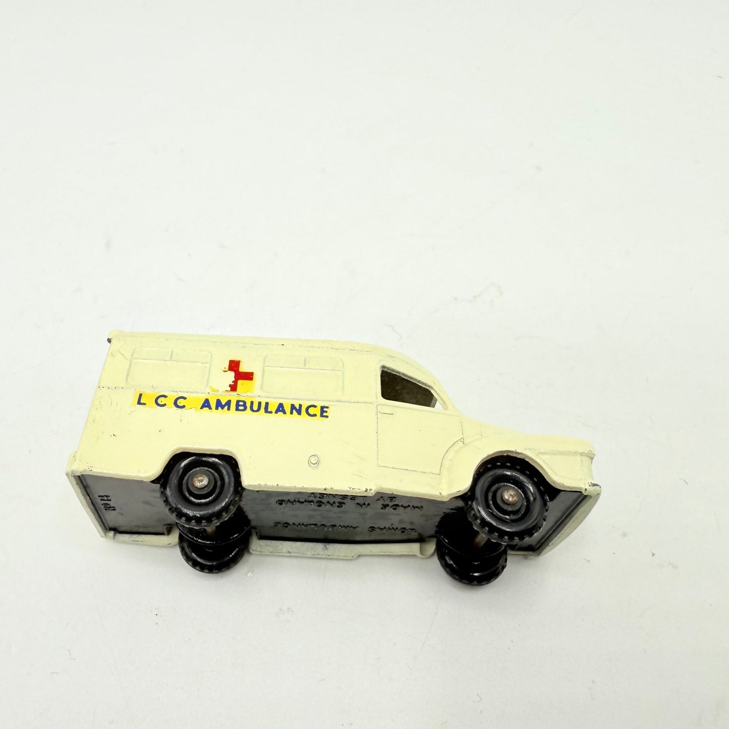 Matchbox Lesney 14c Bedford Lomas Ambulance BPW - Magic Matchbox
