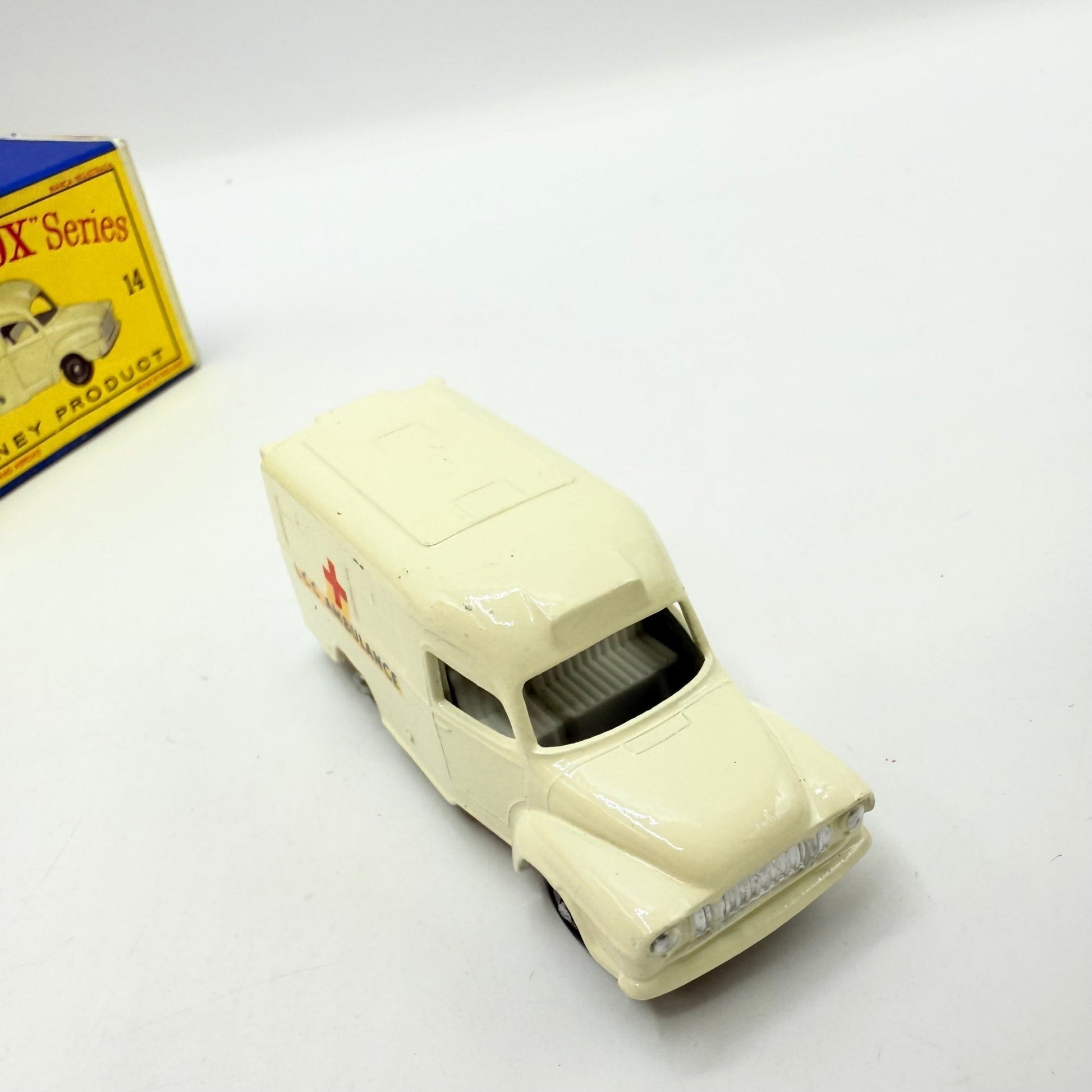 Matchbox Lesney 14c Bedford Lomas Ambulance BPW - Magic Matchbox