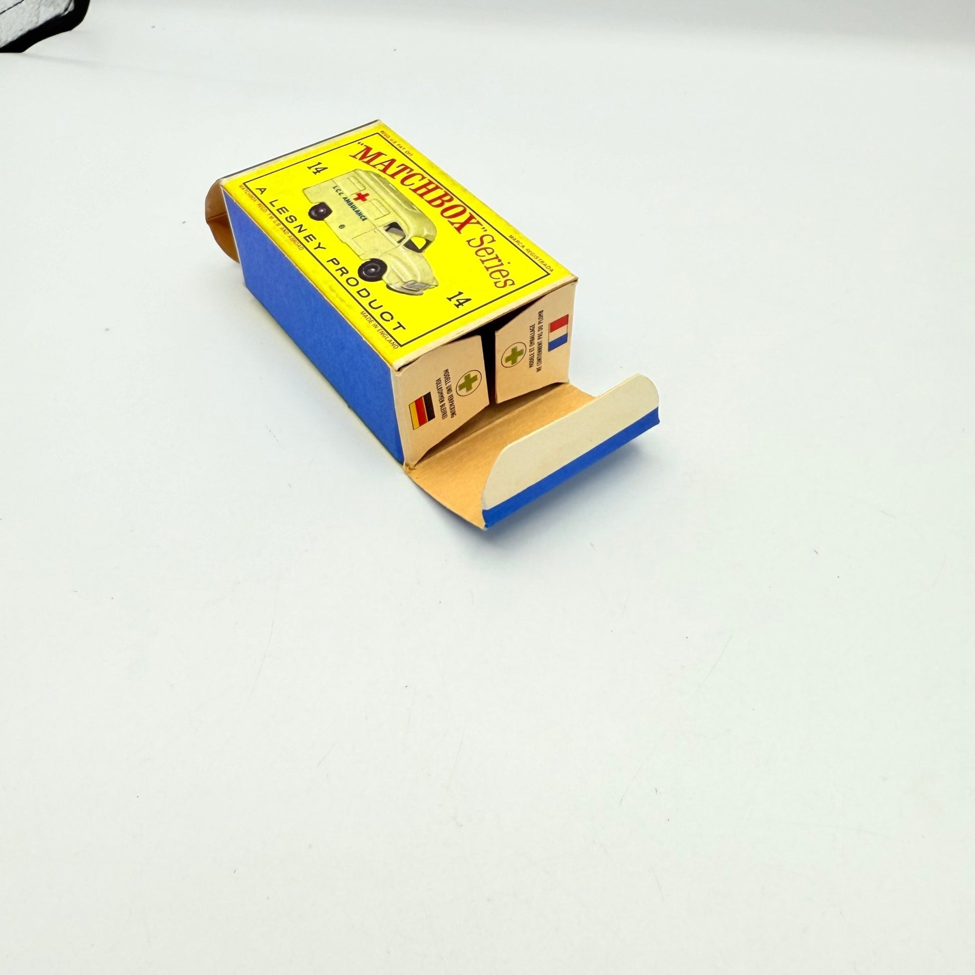 Matchbox Lesney 14c Bedford Lomas Ambulance BPW - Magic Matchbox