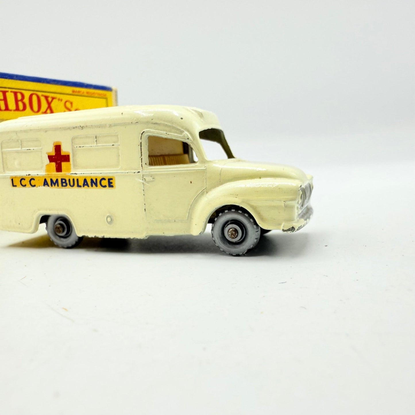Matchbox Lesney 14c Lomas Ambulance SPW CRISS - CROSS Roof - Magic Matchbox
