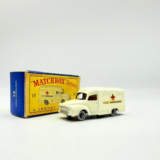 Matchbox Lesney 14c Lomas Ambulance SPW CRISS - CROSS Roof - Magic Matchbox