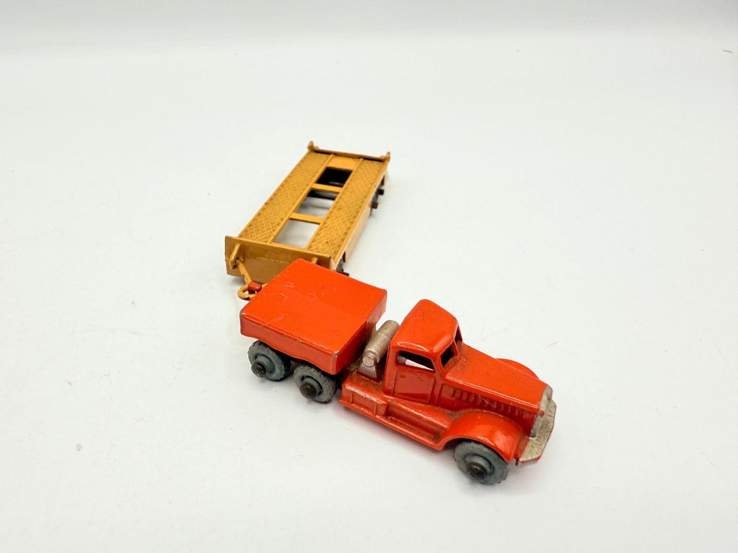 Matchbox Lesney 15a Prime Mover and 16a Atlantic Trailer - Magic Matchbox