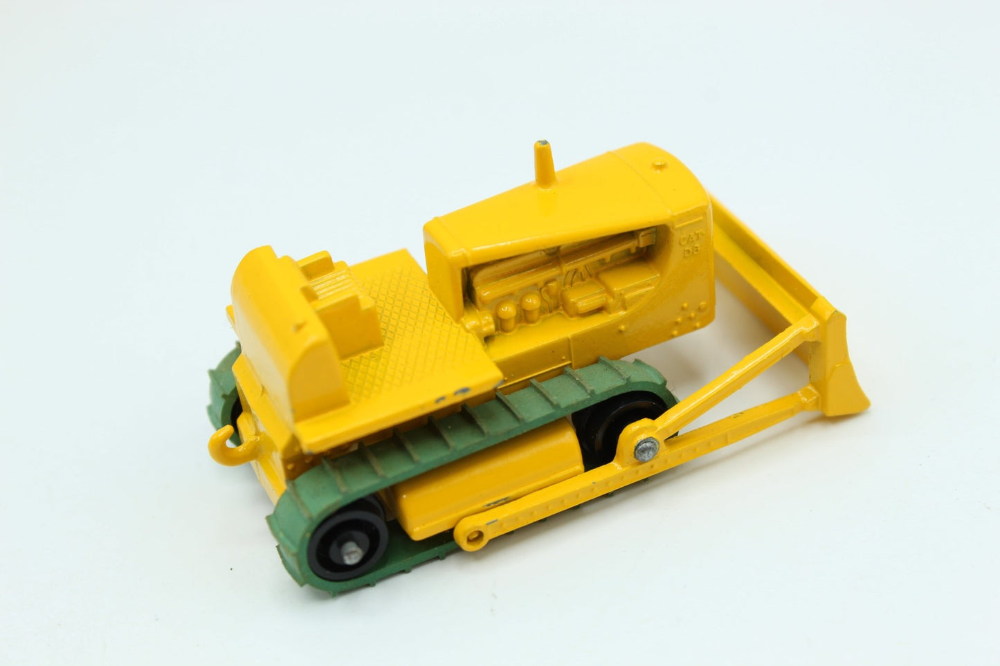 Matchbox Lesney 18d Caterpillar D8 Bulldozer Black Rollers Black Rollers - Magic Matchbox