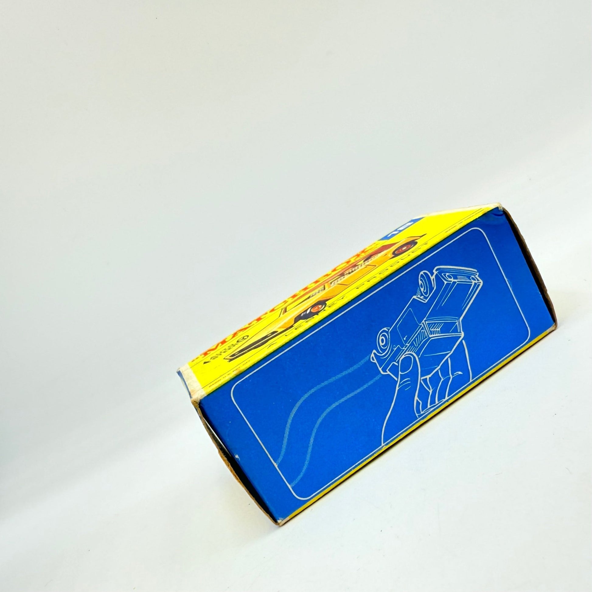 Matchbox Lesney 18e Field Car Red Hubs - Black grill & base - Magic Matchbox