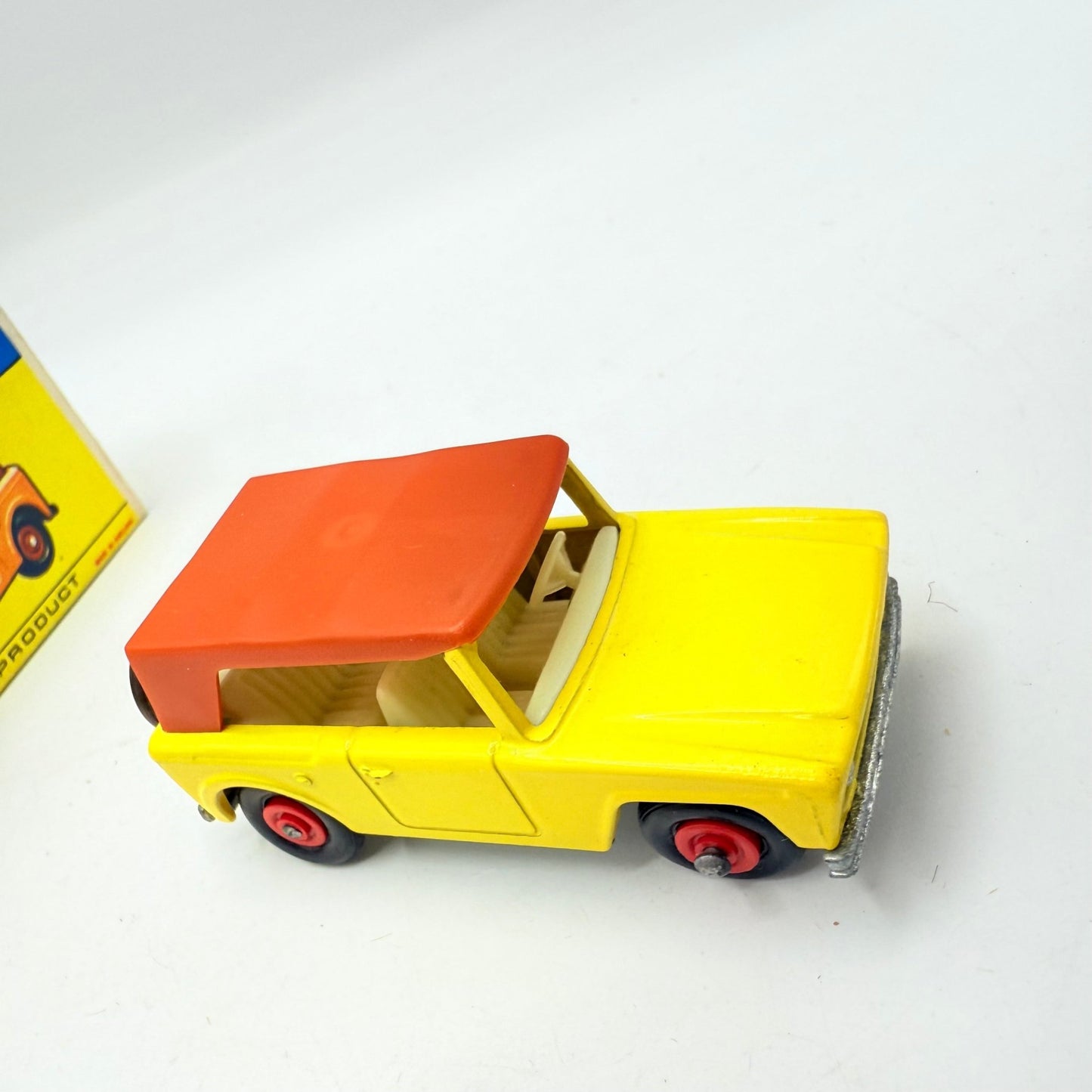 Matchbox Lesney 18e Field Car Red Hubs - Unpainted base - Magic Matchbox