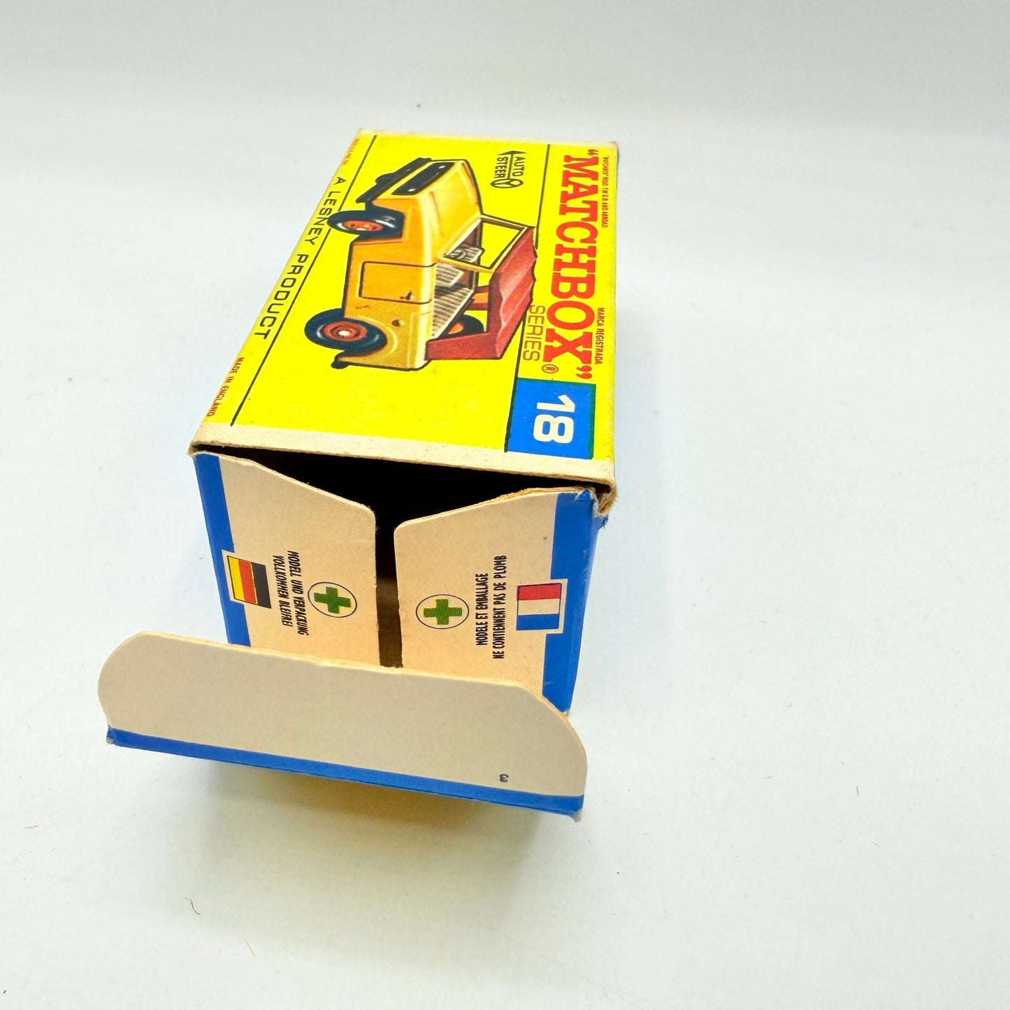 Matchbox Lesney 18e Field Car Red Hubs - Unpainted base - Magic Matchbox