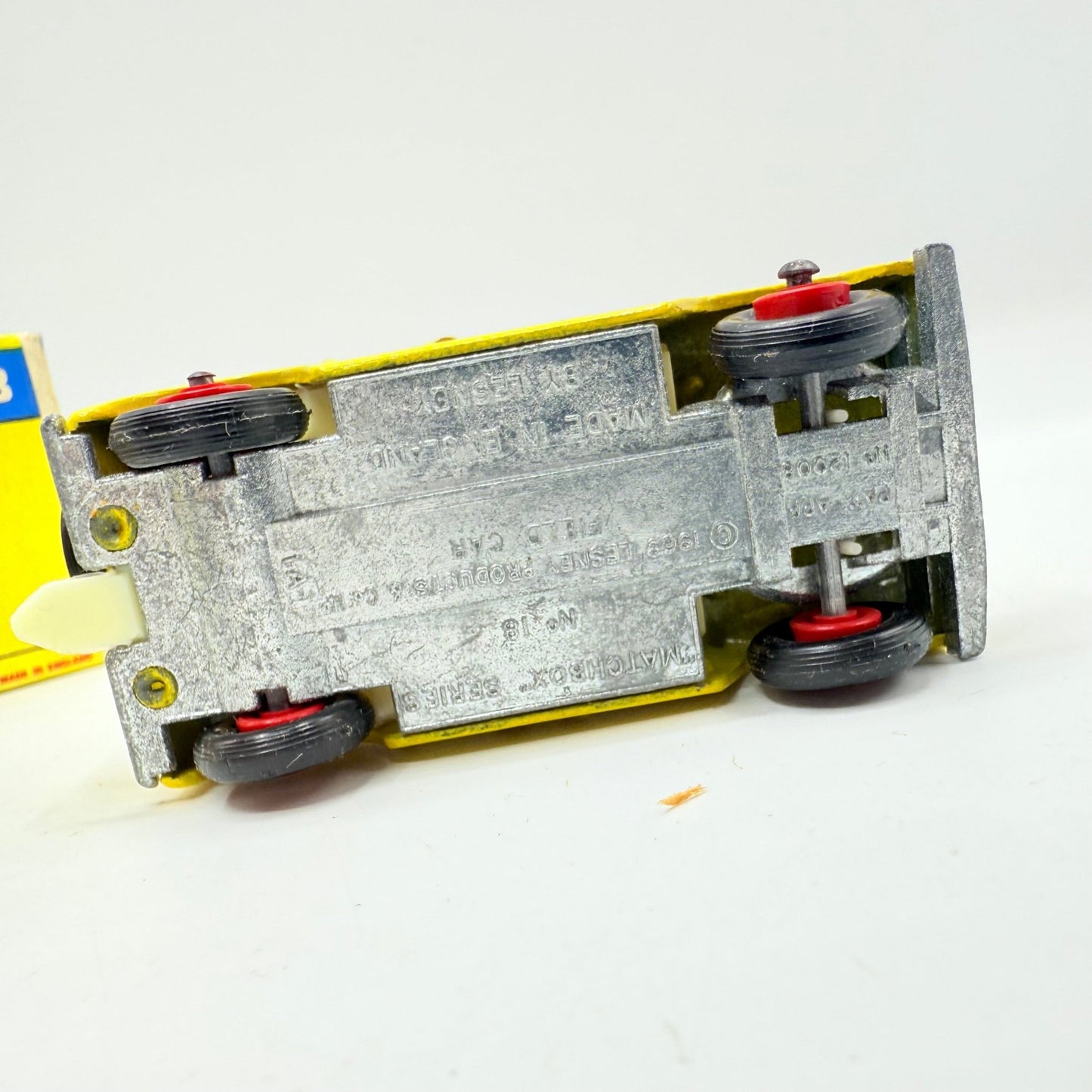 Matchbox Lesney 18e Field Car Red Hubs - Unpainted base - Magic Matchbox