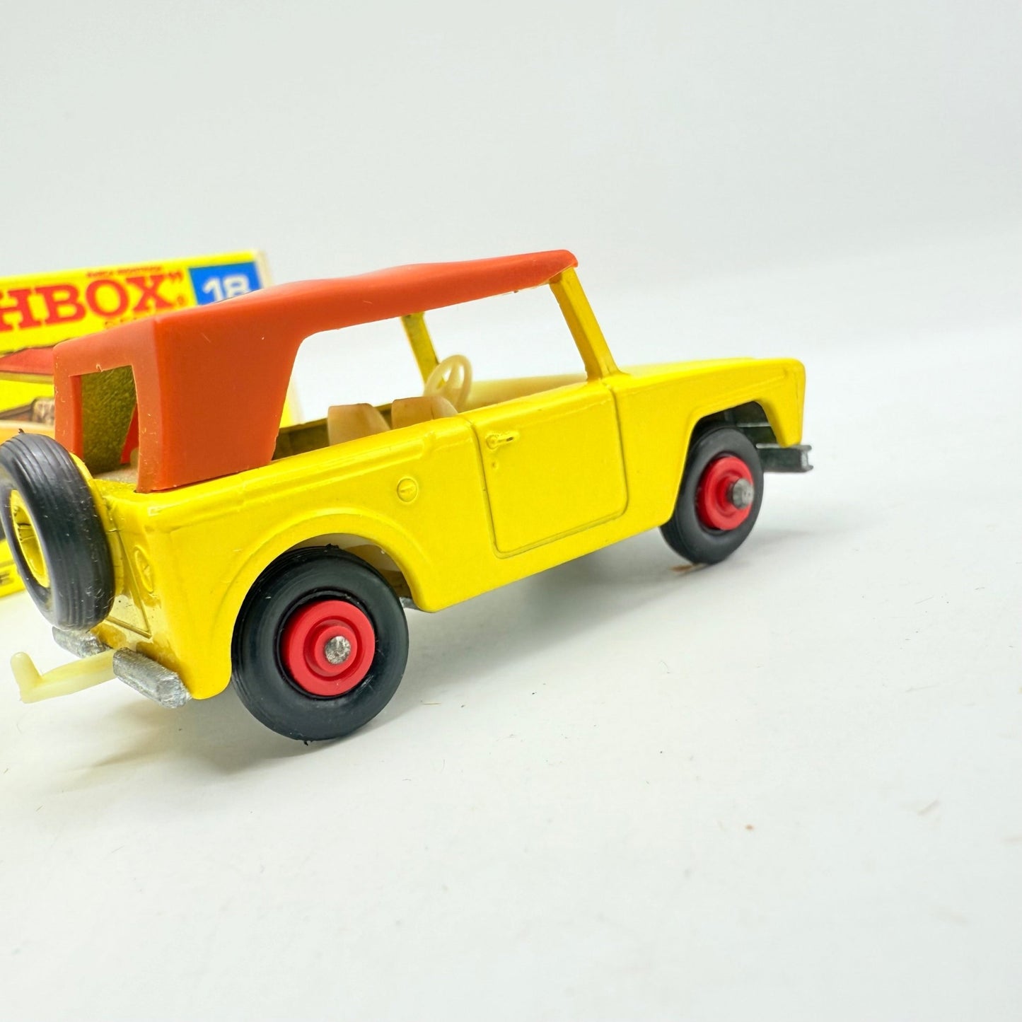 Matchbox Lesney 18e Field Car Red Hubs - Unpainted base - Magic Matchbox