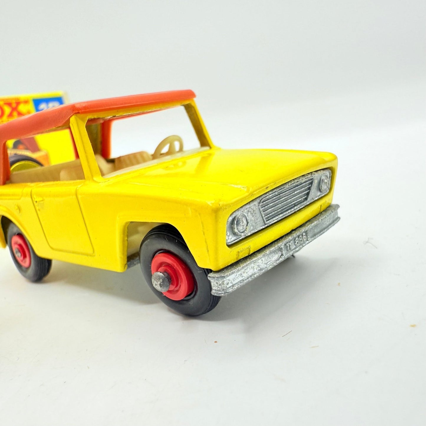 Matchbox Lesney 18e Field Car Red Hubs - Unpainted base - Magic Matchbox