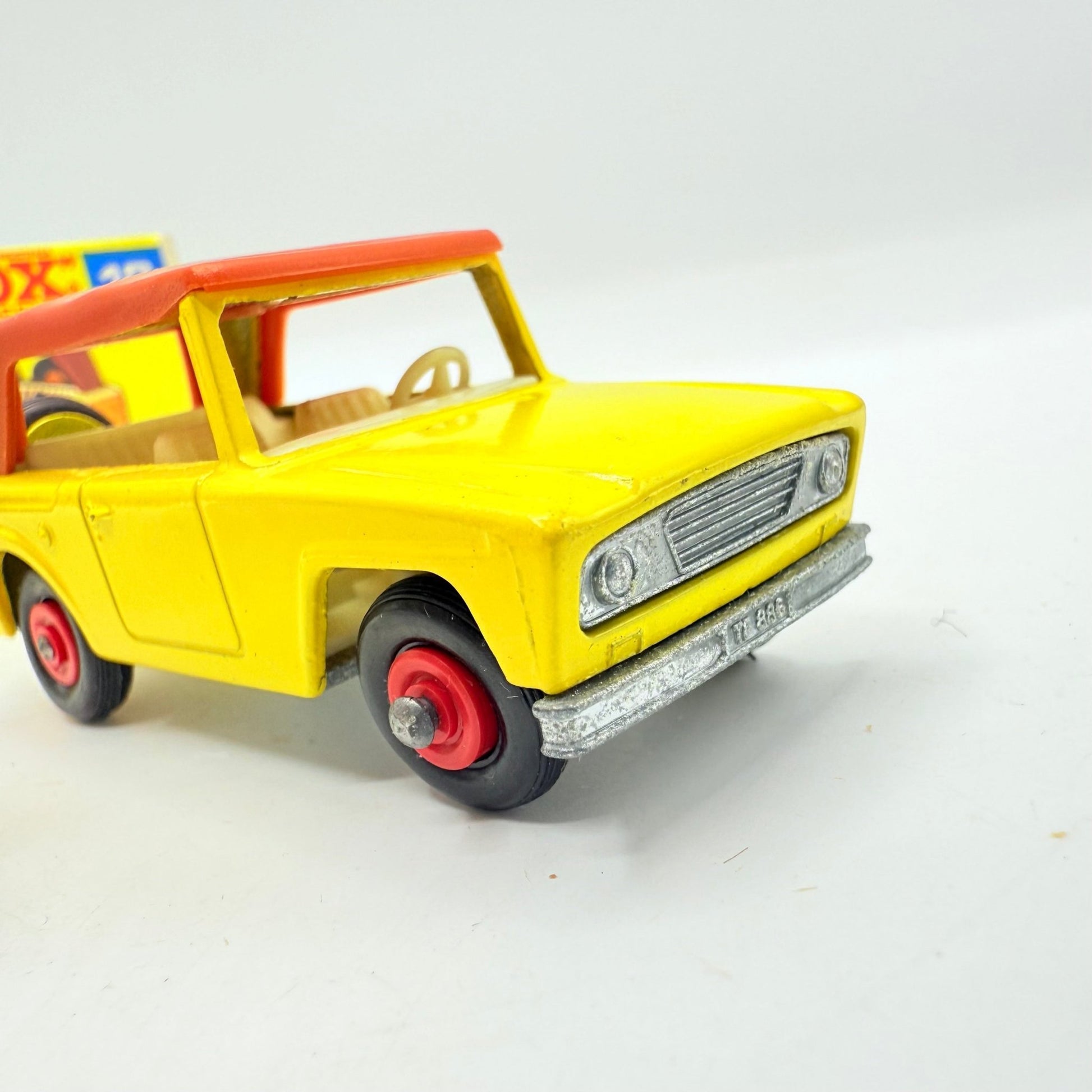 Matchbox Lesney 18e Field Car Red Hubs - Unpainted base - Magic Matchbox