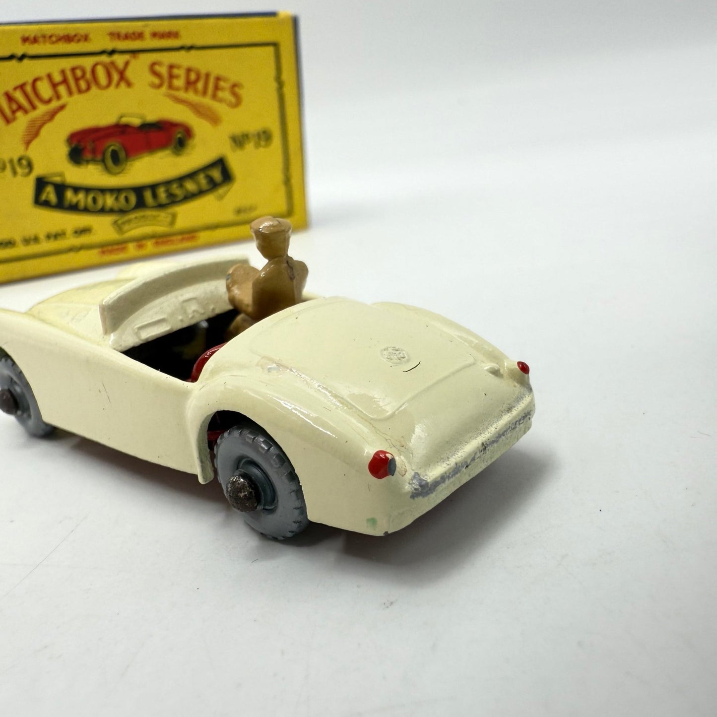 Matchbox Lesney 19b MGA Very RARE SILVER WHEELS - Magic Matchbox