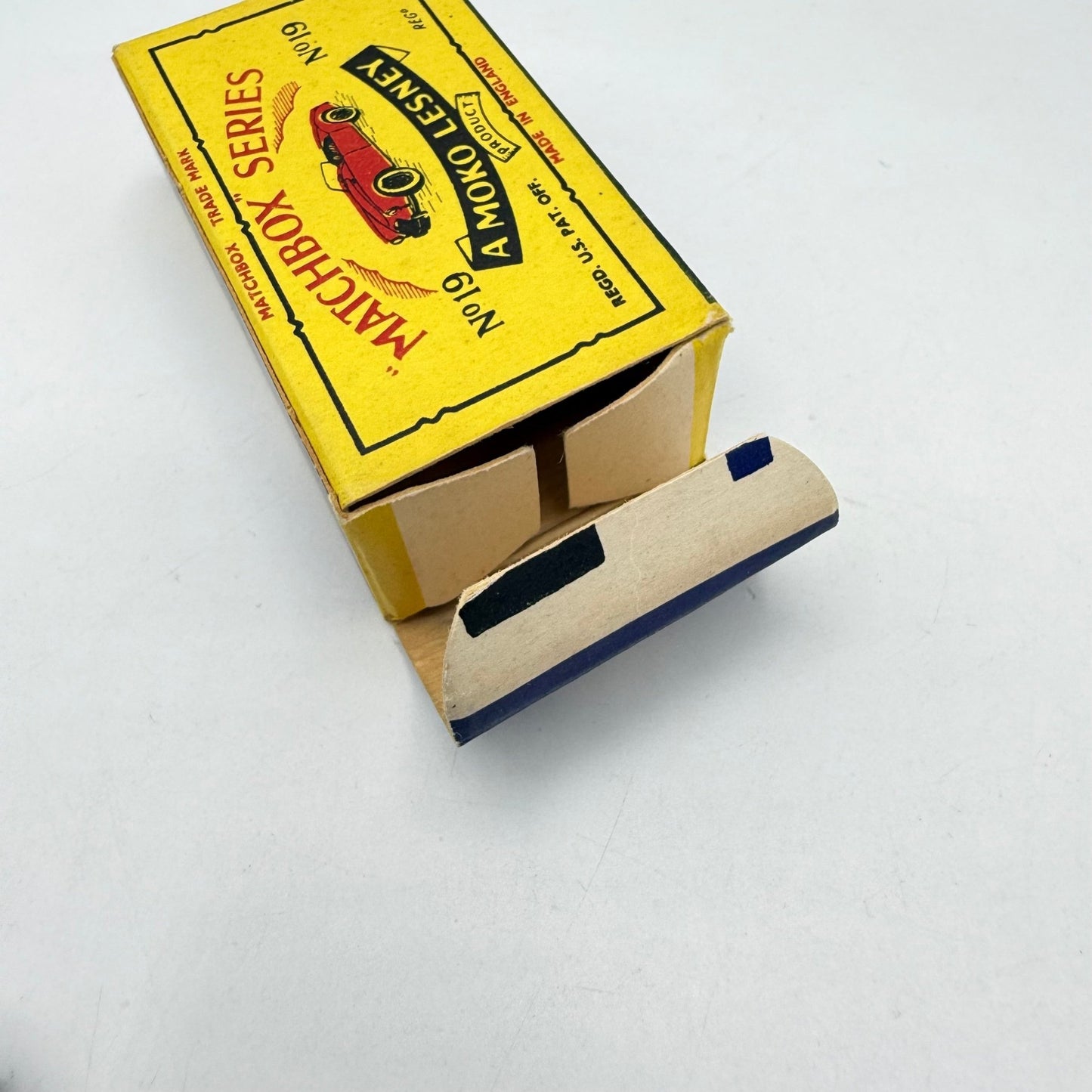 Matchbox Lesney 19b MGA Very RARE SILVER WHEELS - Magic Matchbox