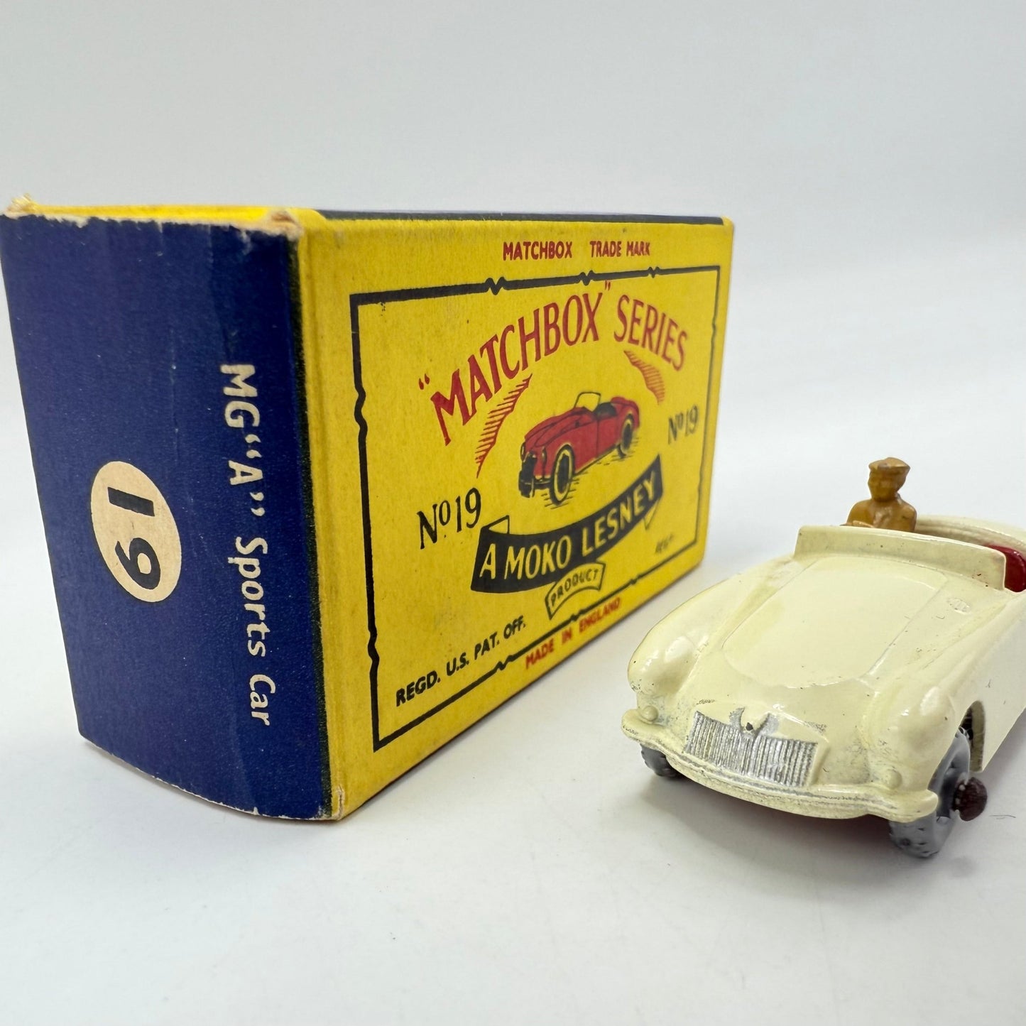 Matchbox Lesney 19b MGA Very RARE SILVER WHEELS - Magic Matchbox