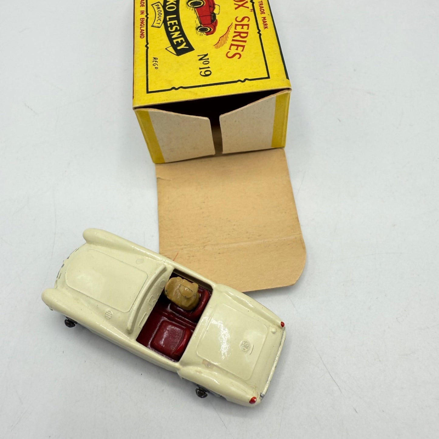 Matchbox Lesney 19b MGA Very RARE SILVER WHEELS - Magic Matchbox