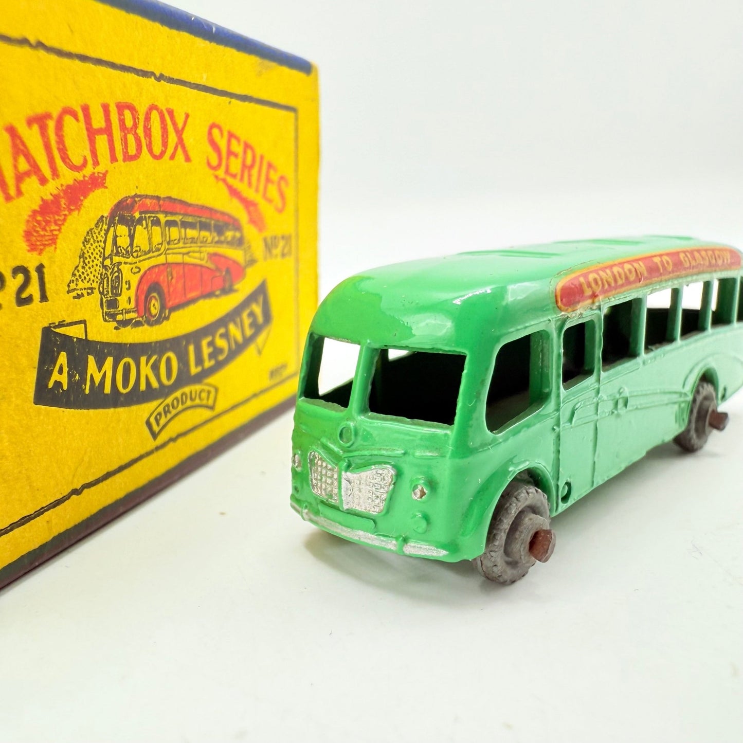 Matchbox Lesney 21a Bedford Luxury Coach MW - Magic Matchbox