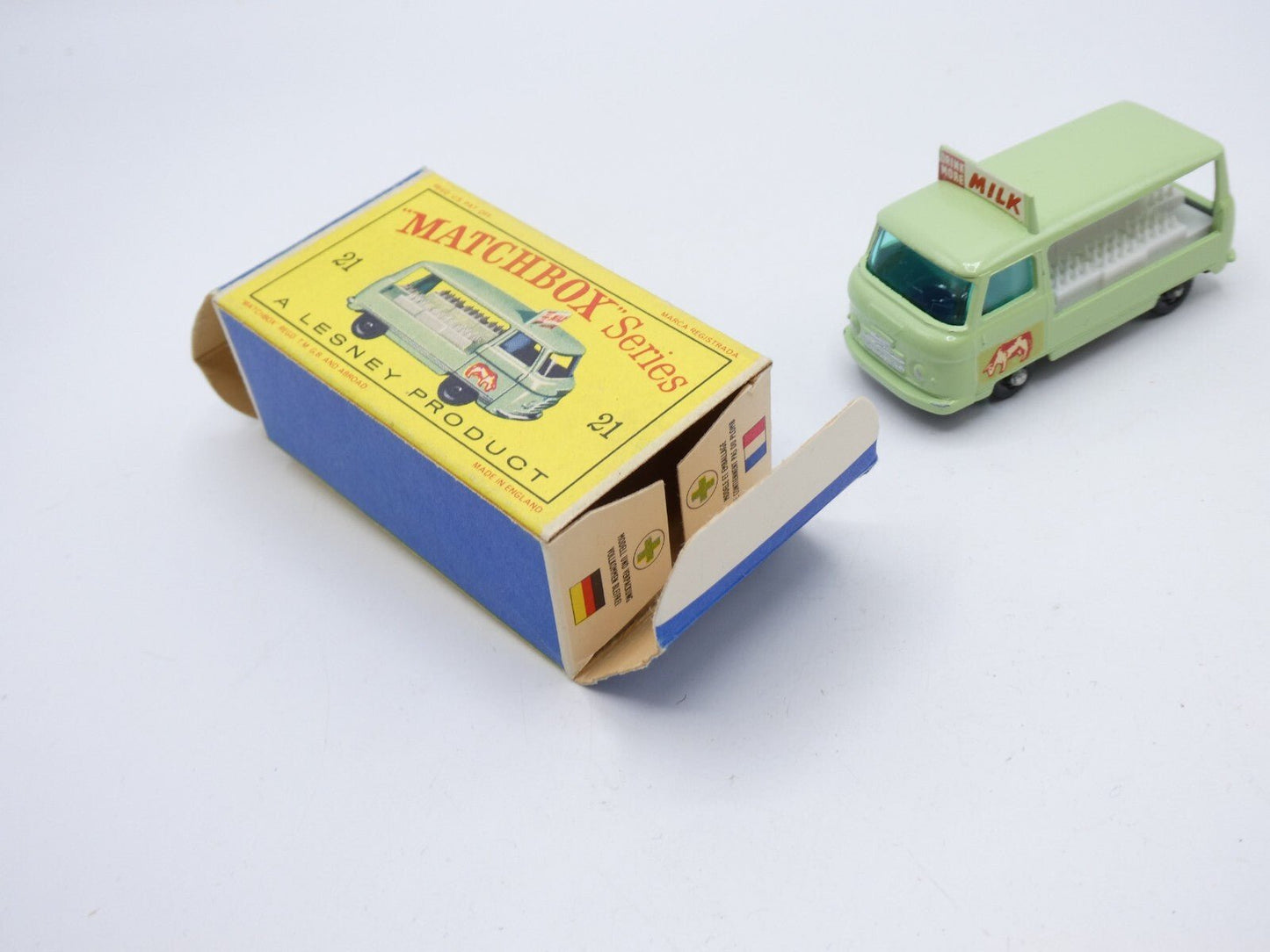 Matchbox Lesney 21c Commer Milk Float BPW - Magic Matchbox
