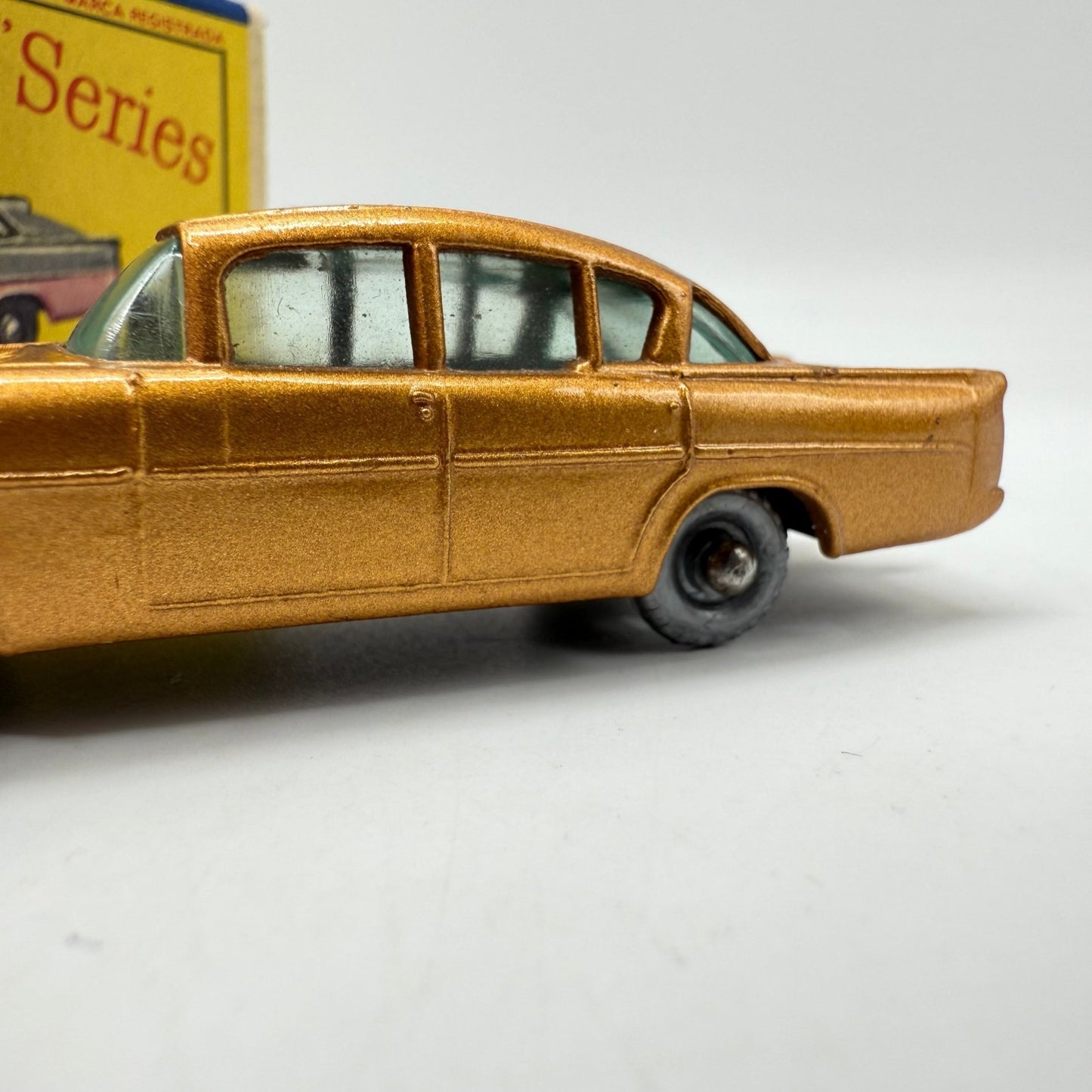 Matchbox Lesney 22b Vauxhall Cresta PA SPW Metallic Gold - Magic Matchbox