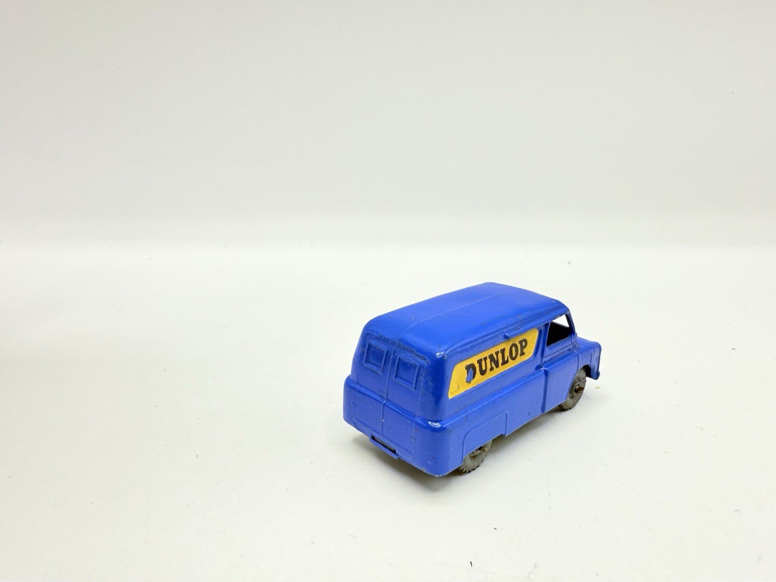 Matchbox Lesney 25a Bedford Dunlop Van MW Good, Unboxed - Magic Matchbox