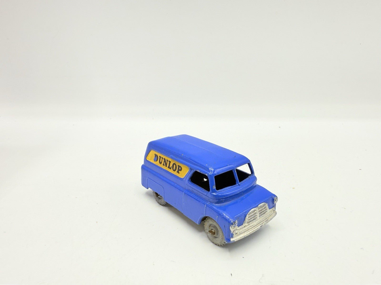 Matchbox Lesney 25a Bedford Dunlop Van MW Good, Unboxed - Magic Matchbox