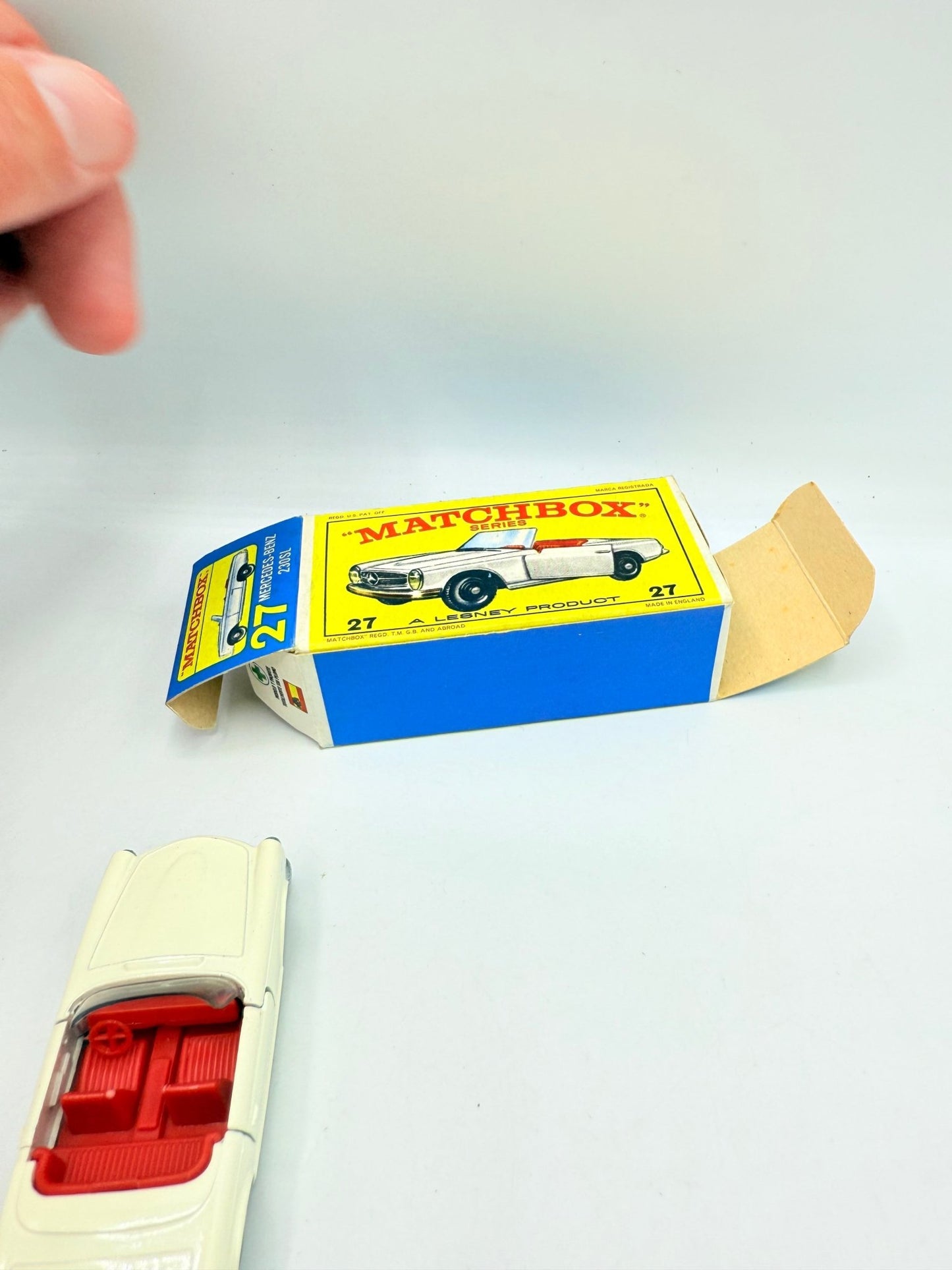 Matchbox Lesney 27d Mercedes - Benz 230SL - Magic Matchbox