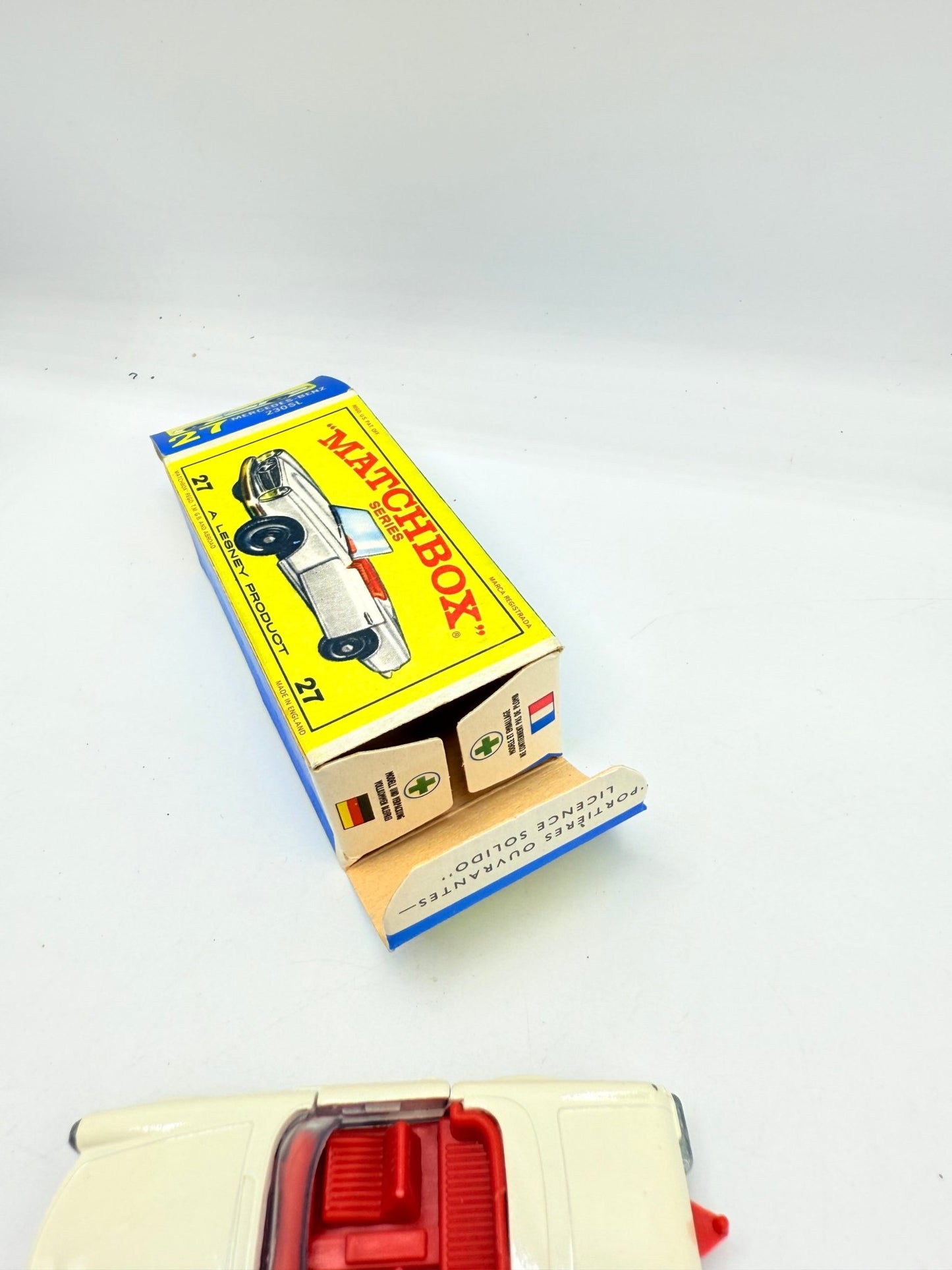 Matchbox Lesney 27d Mercedes - Benz 230SL - Magic Matchbox