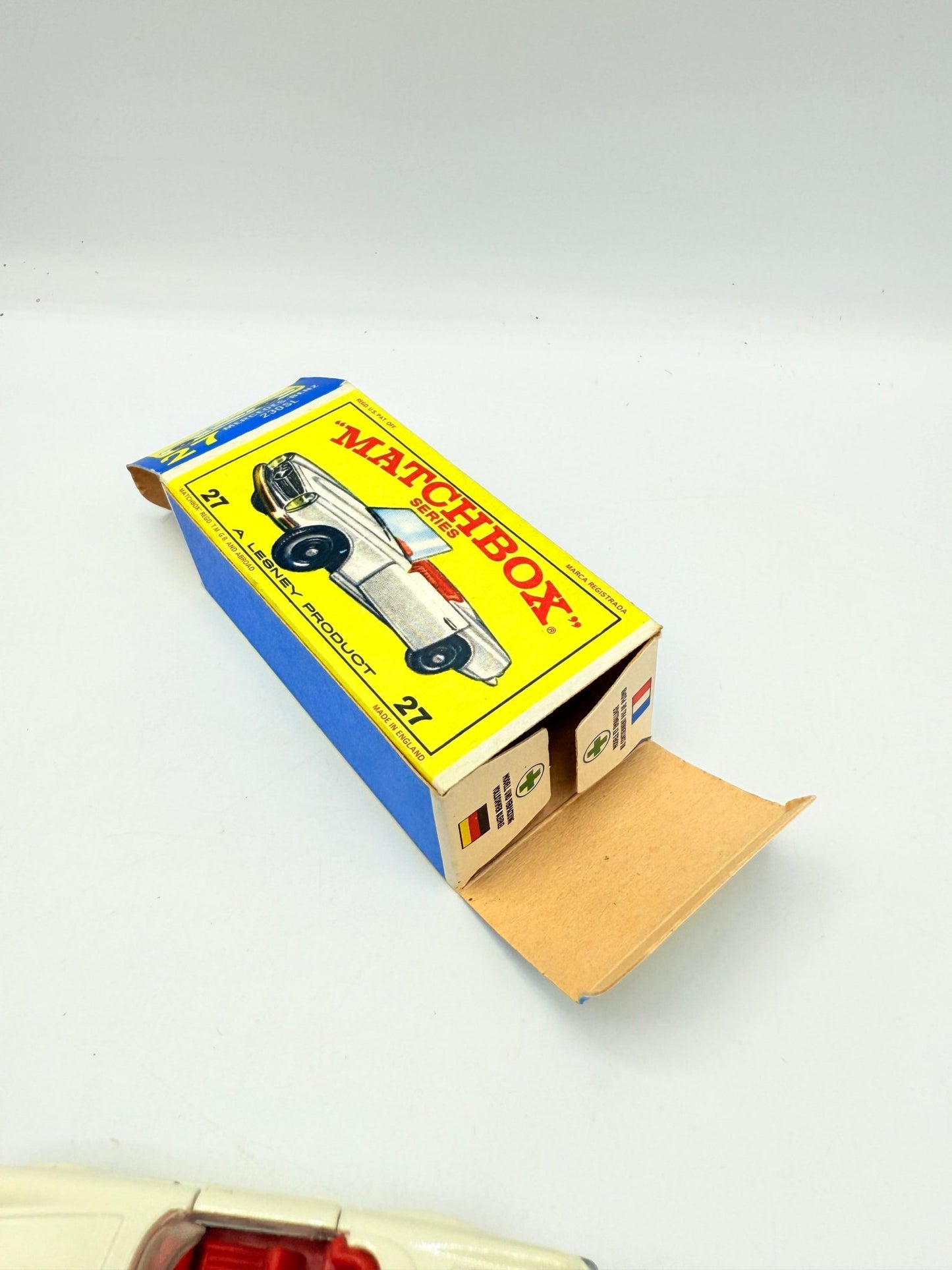 Matchbox Lesney 27d Mercedes - Benz 230SL - Magic Matchbox
