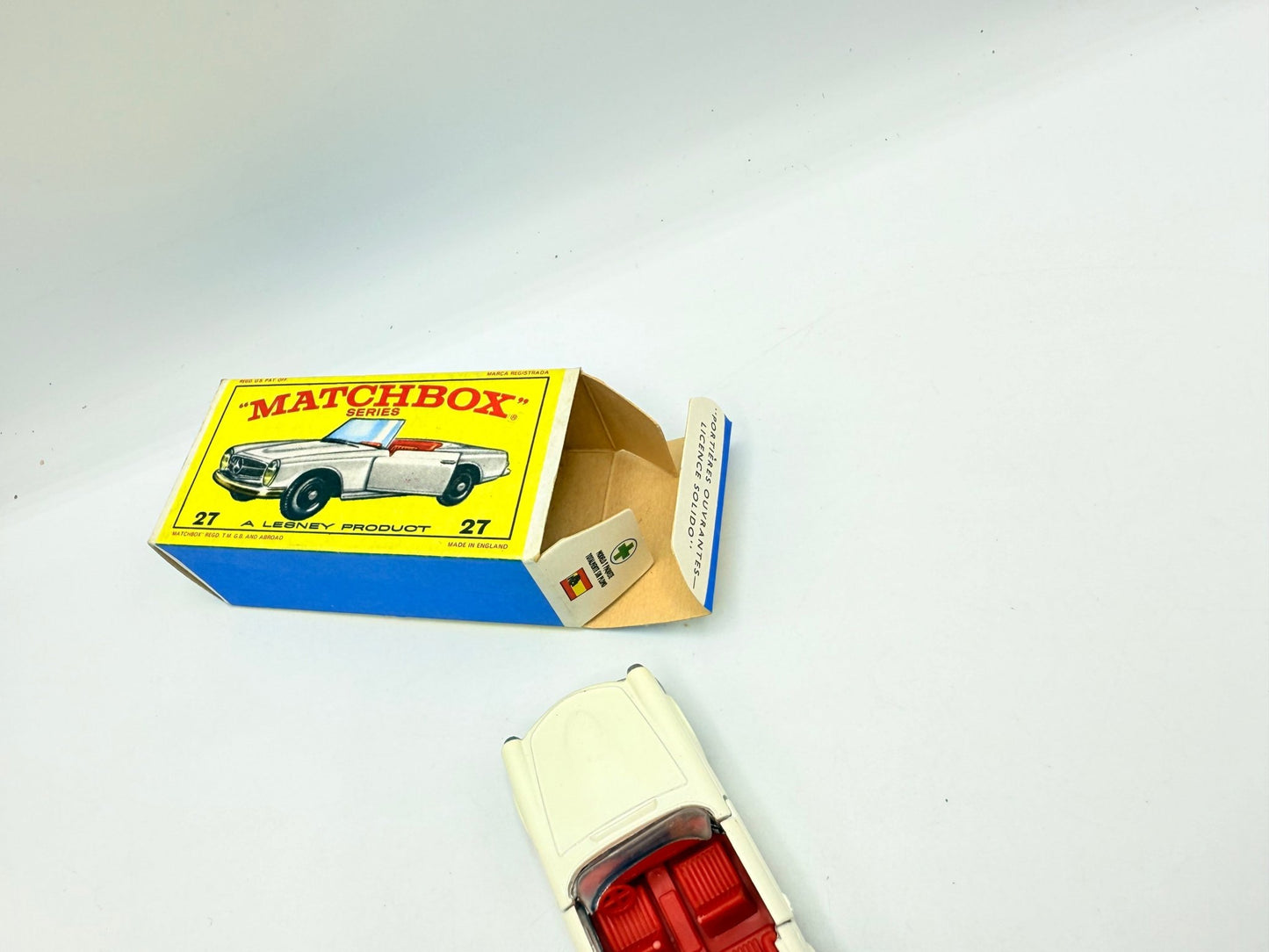 Matchbox Lesney 27d Mercedes - Benz 230SL - Magic Matchbox