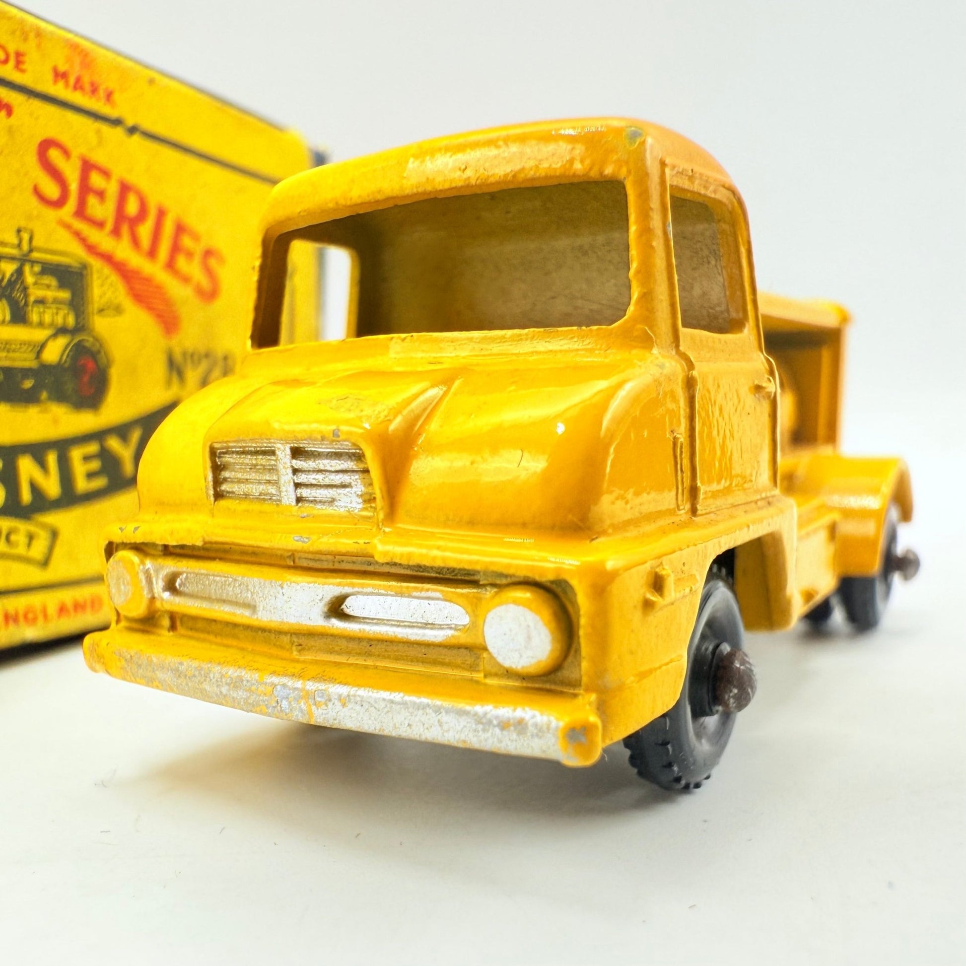 Matchbox Lesney 28b Ford Thames Compressor Truck - Magic Matchbox