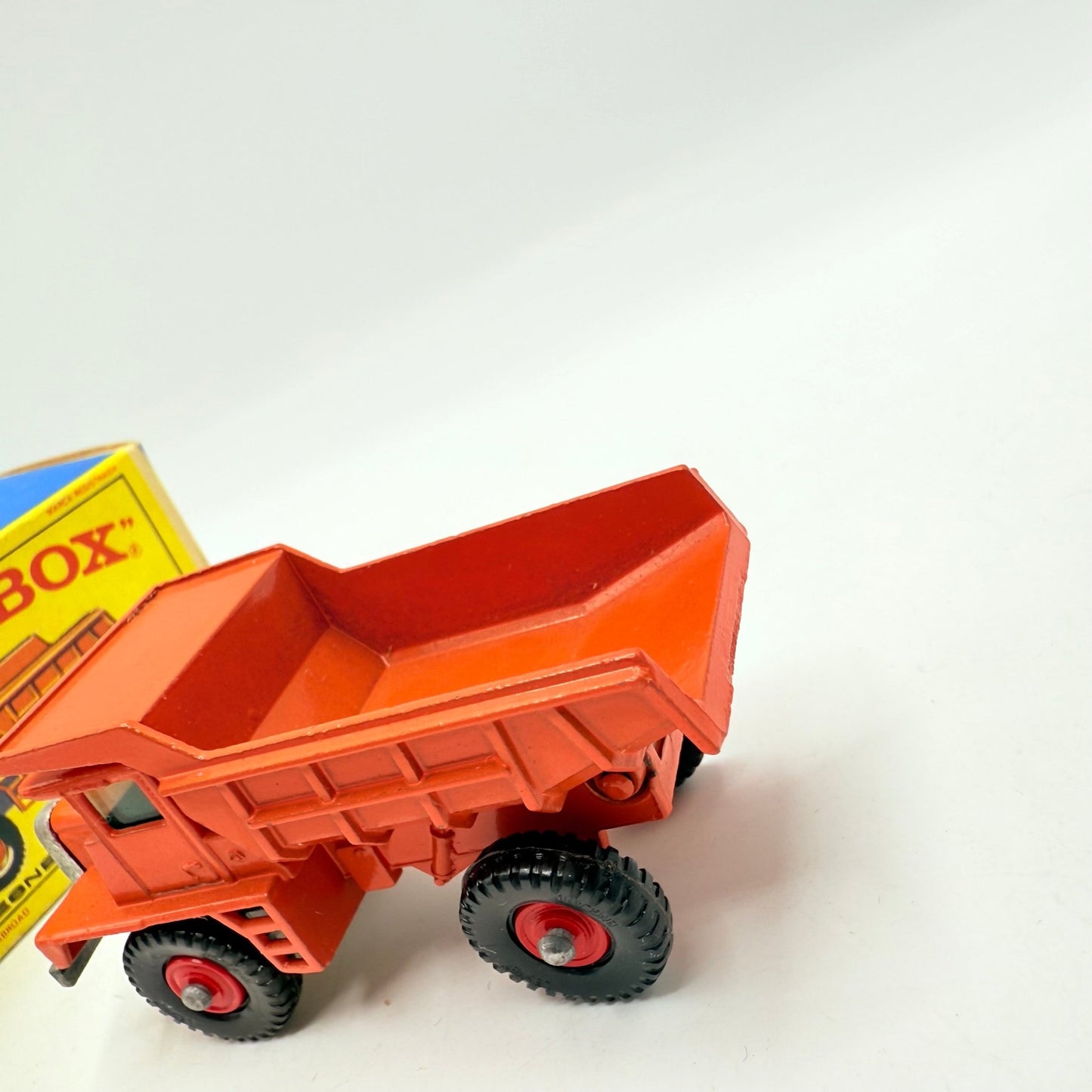 Matchbox Lesney 28d Mack Dump Truck With Red Hubs - Magic Matchbox