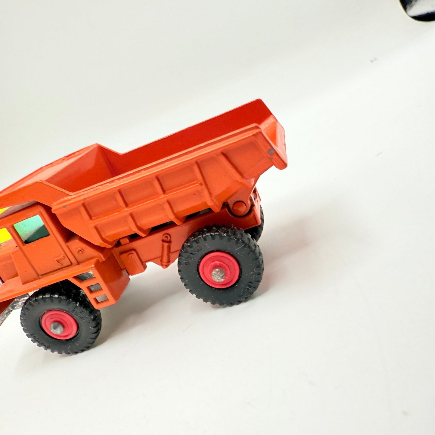 Matchbox Lesney 28d Mack Dump Truck With Red Hubs F Box - Magic Matchbox