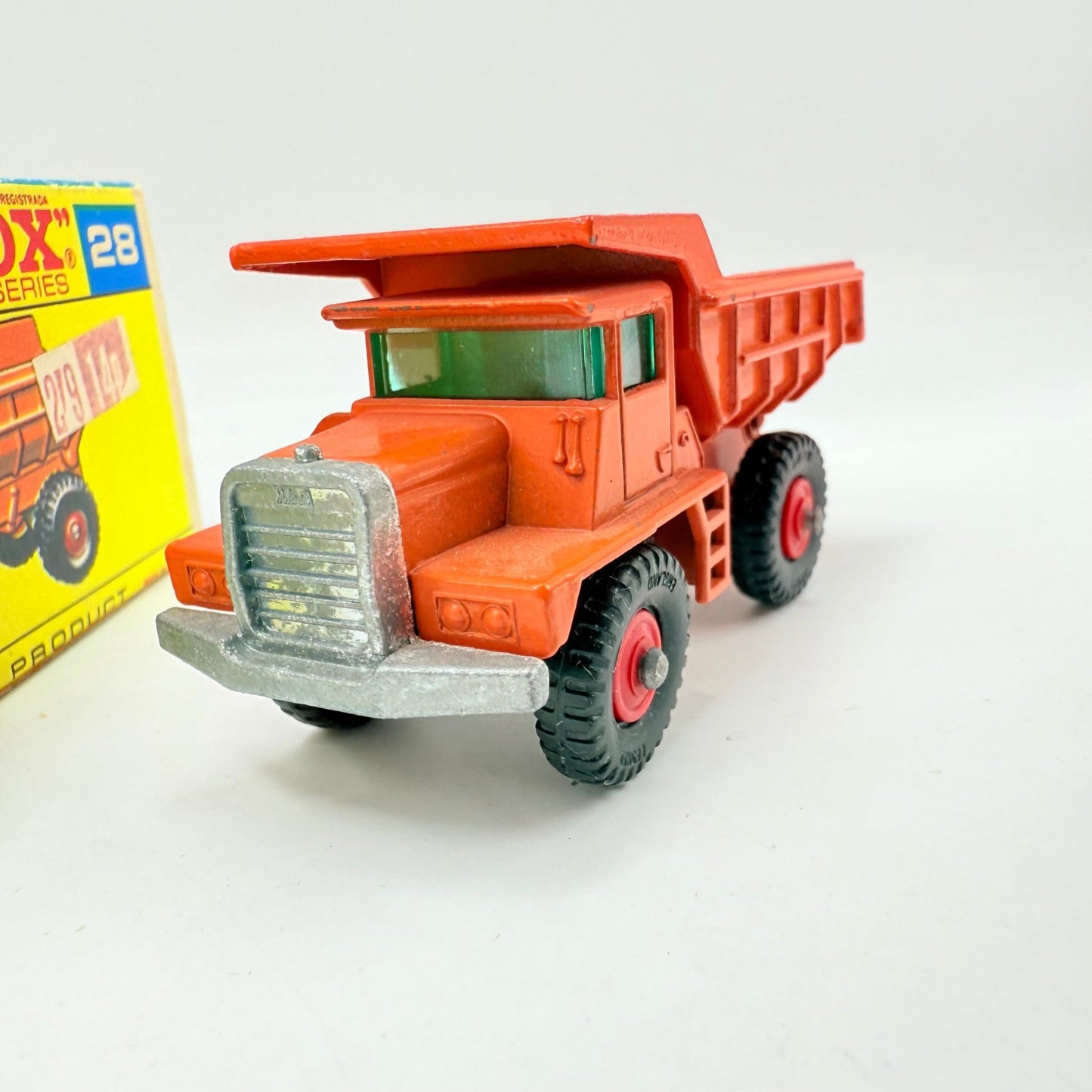 Matchbox Lesney 28d Mack Dump Truck With Red Hubs F Box - Magic Matchbox