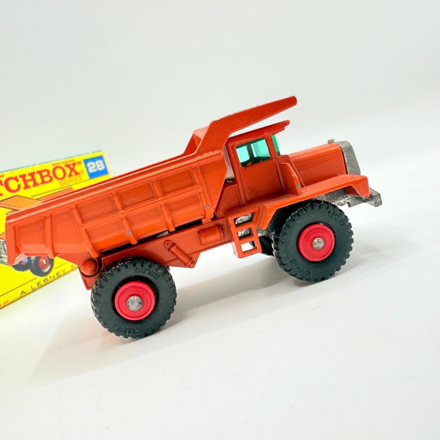 Matchbox Lesney 28d Mack Dump Truck With Red Hubs F Box - Magic Matchbox